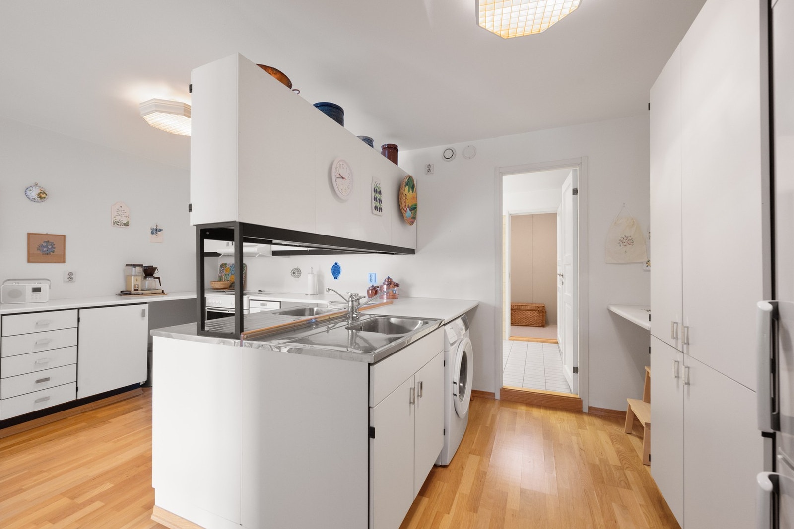 Kjøkken med god planløsning og stort potensial - her er det rom for å sette sitt eget preg. Galleribilde