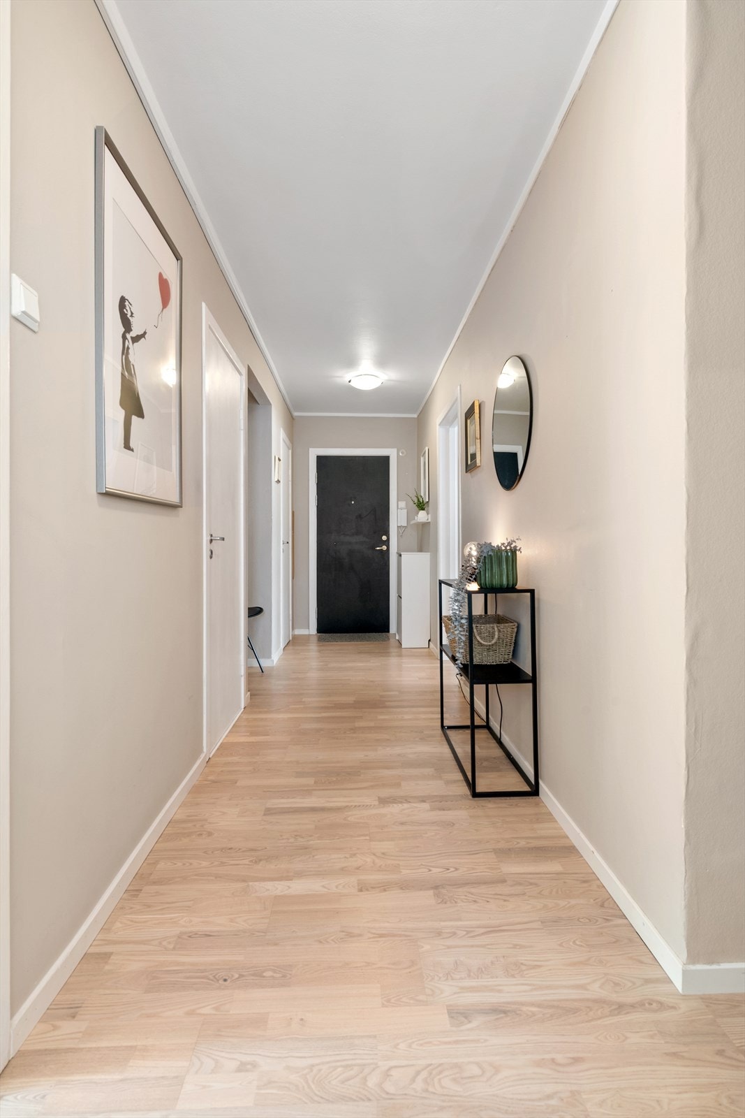Entréen er utstyrt med en praktisk garderobe og har god plassutnyttelse. Galleribilde