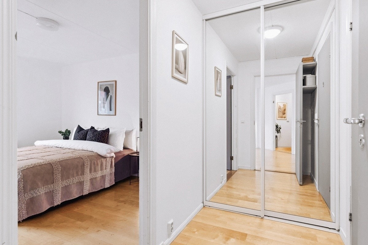 garderobe i gang Galleribilde
