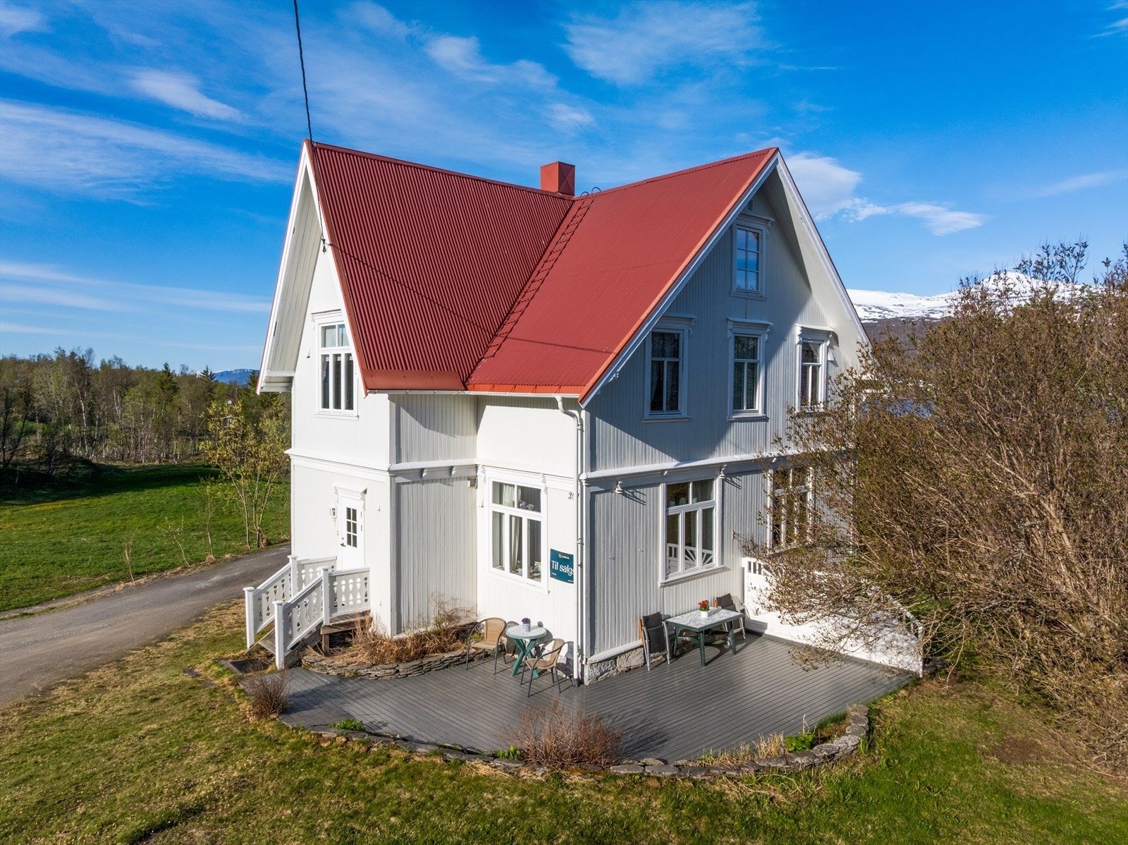 Boligen er omgitt av vakker natur med turmuligheter kun noen få skritt unna. Galleribilde