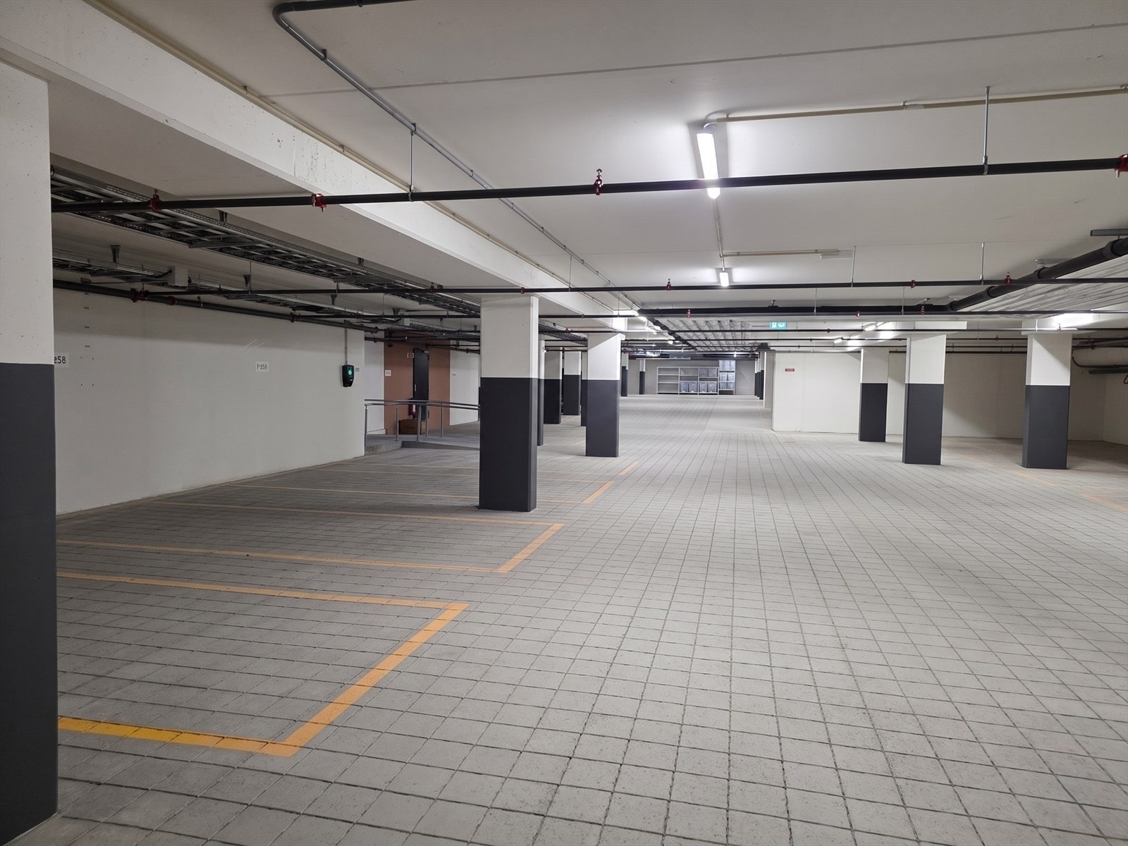 Garasjeplass nr. 22 er inkl. Evt. elbillader er tilvalg. Galleribilde