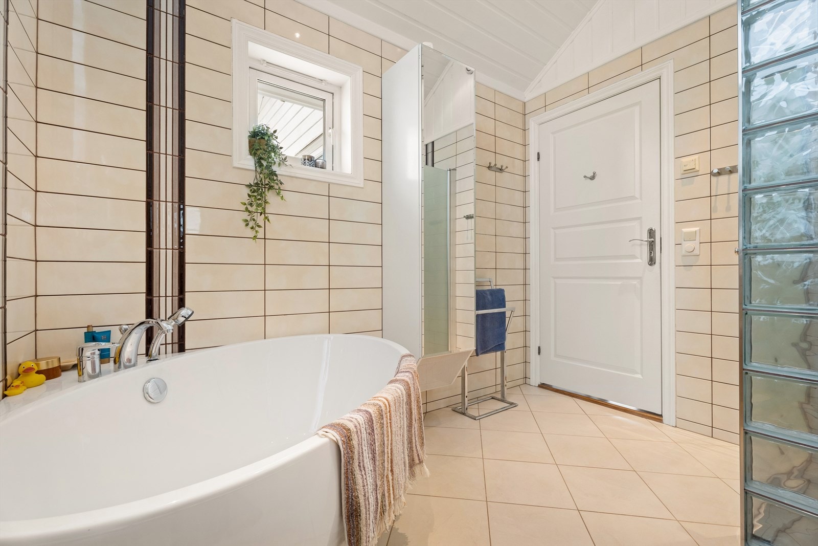 Balansert ventilasjon sørger for et godt inneklima på badet. Galleribilde