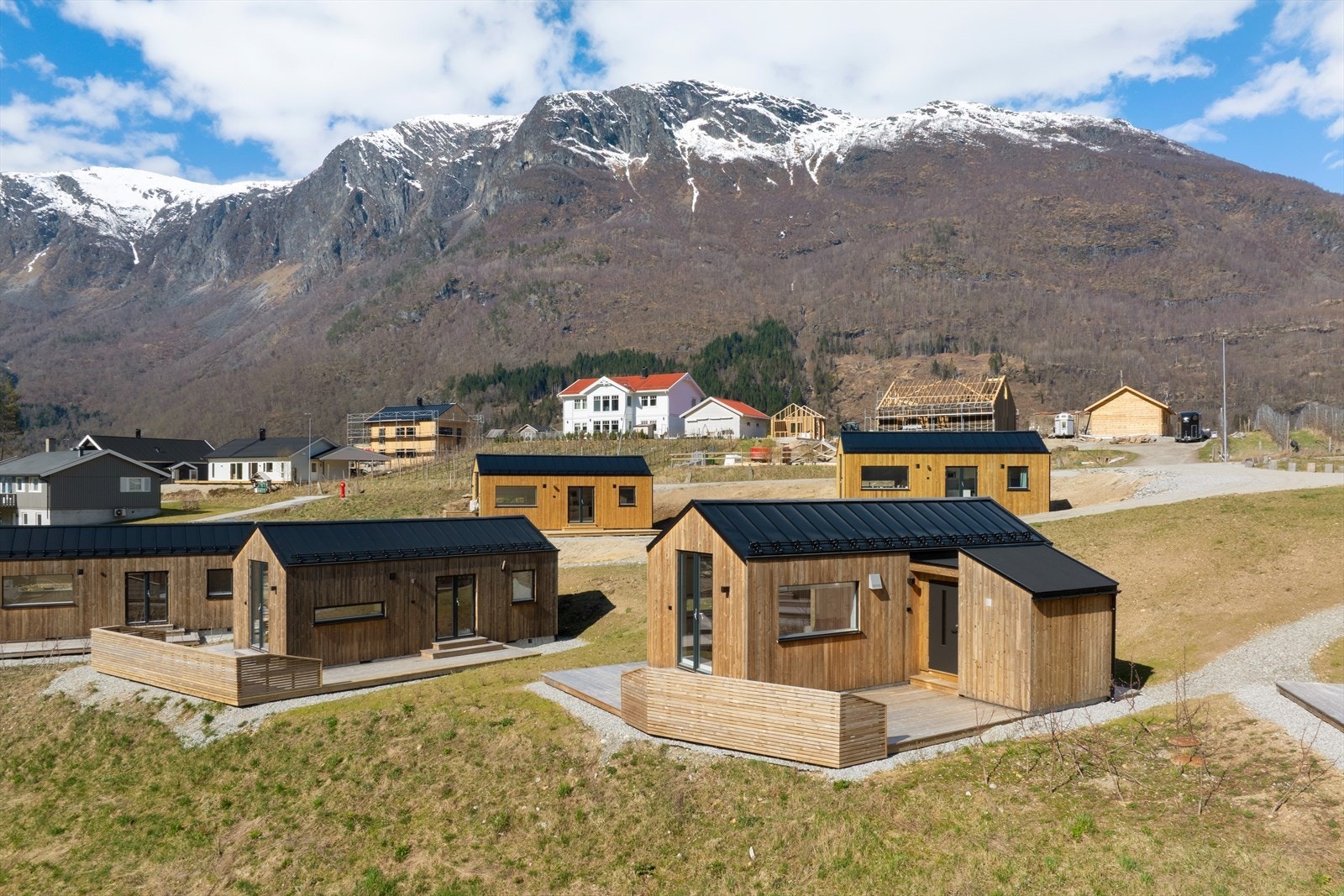 Området er utviklet med fokus på bærekraft, fellesskap og livskvalitet. Her bor man tett på naturen, med kort vei til både fjord, fjellturer og opplevelser året rundt. Galleribilde