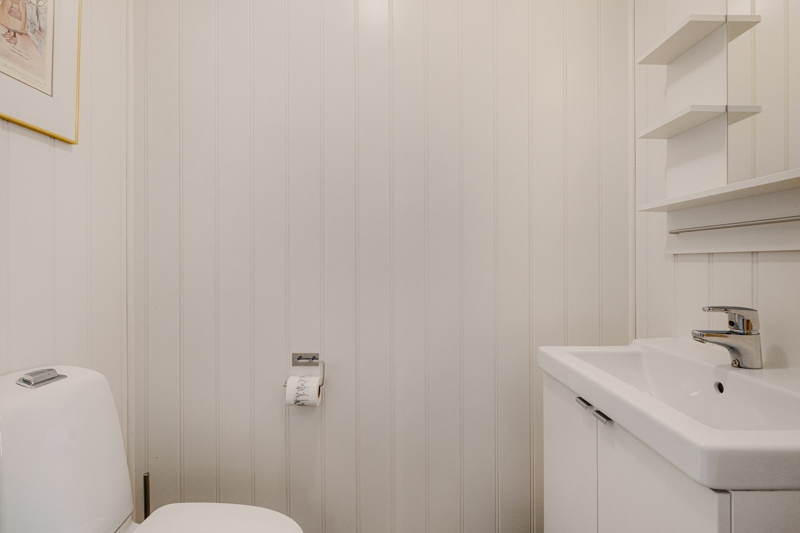 - Toalettrom i hovedetasjen måler 1,6m² - Galleribilde