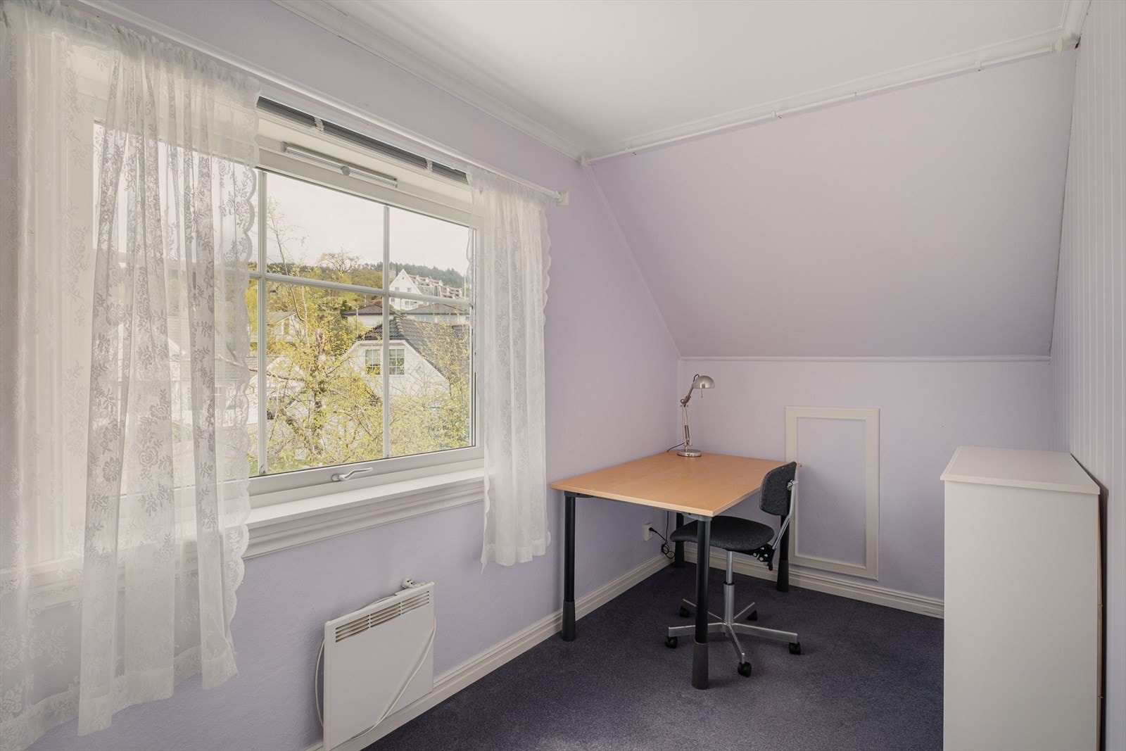 - Her har man også plass til skap, pult eller ønsket møblement - Galleribilde