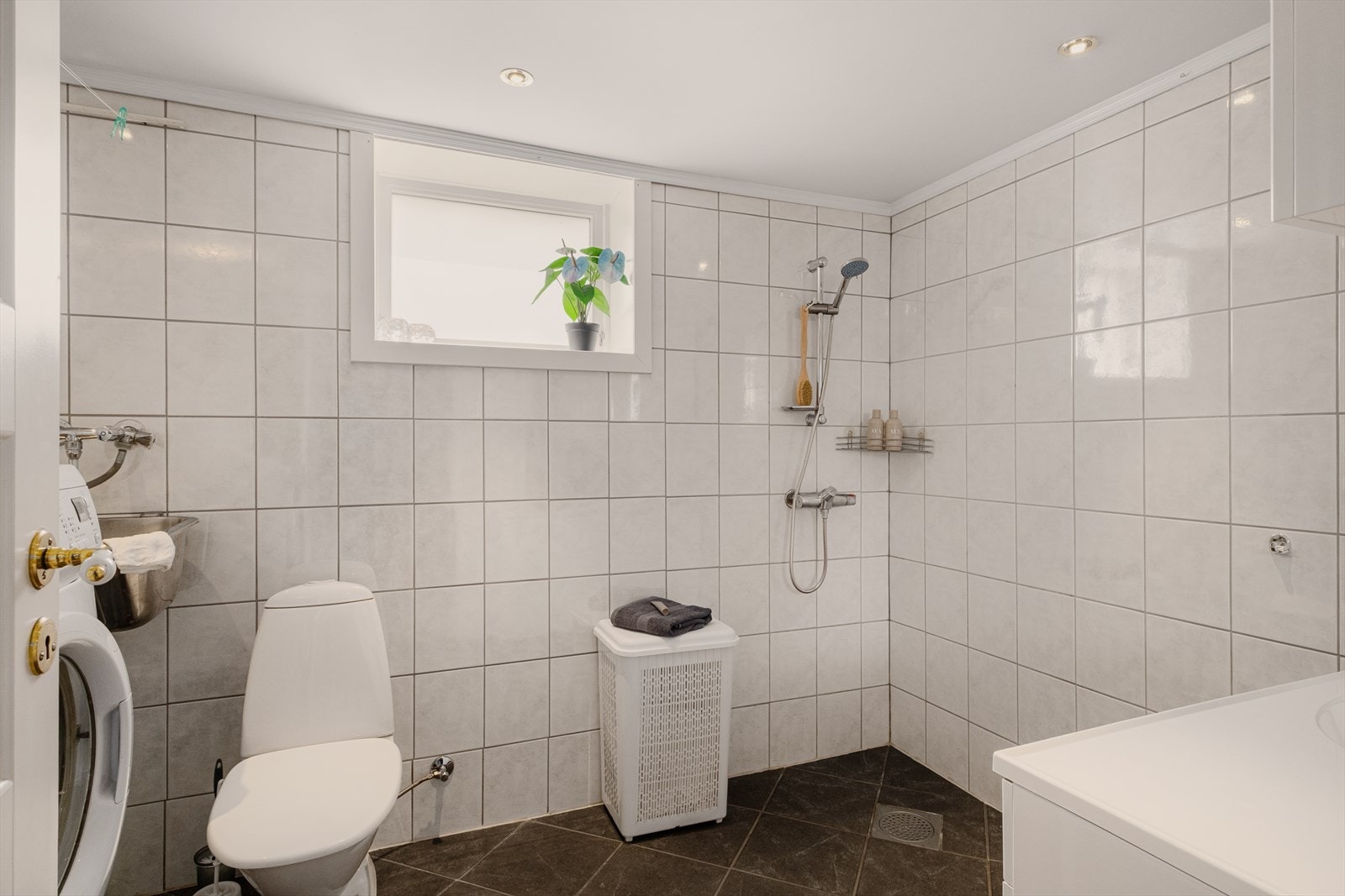 - Badet i kjelleretasjen måler 6,2m² - Galleribilde