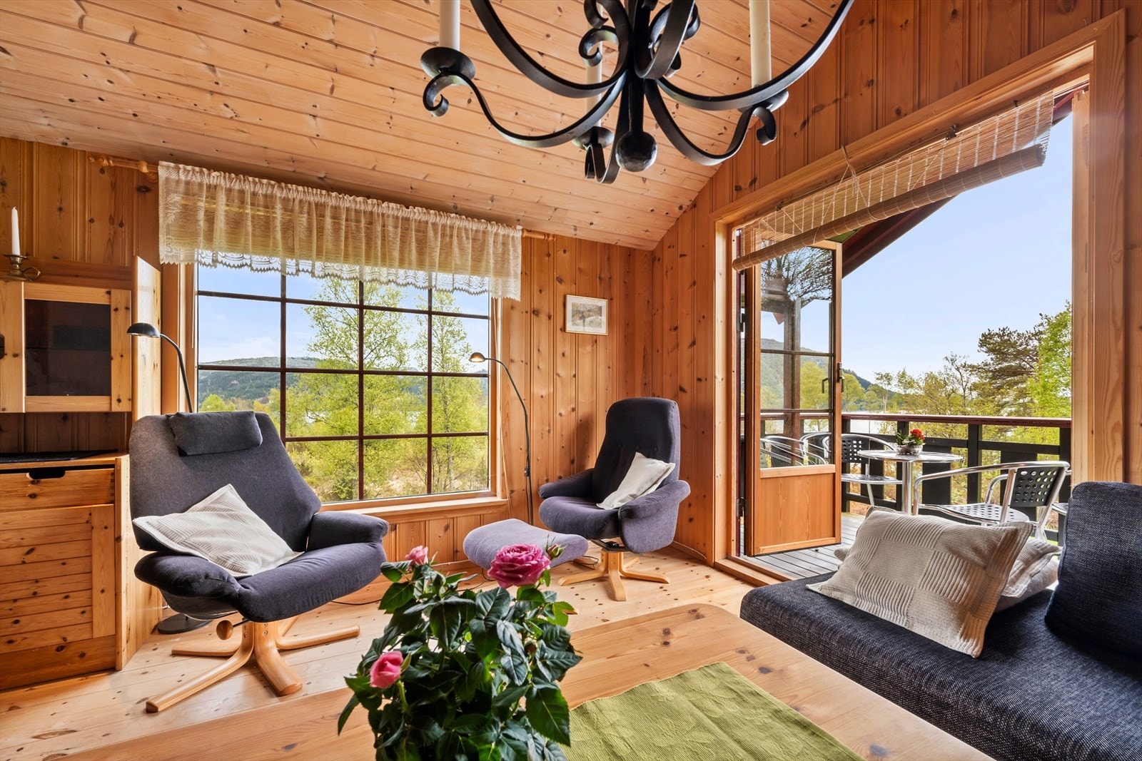Vindauge med 2-lags glas slepp inn godt med lys. Galleribilde