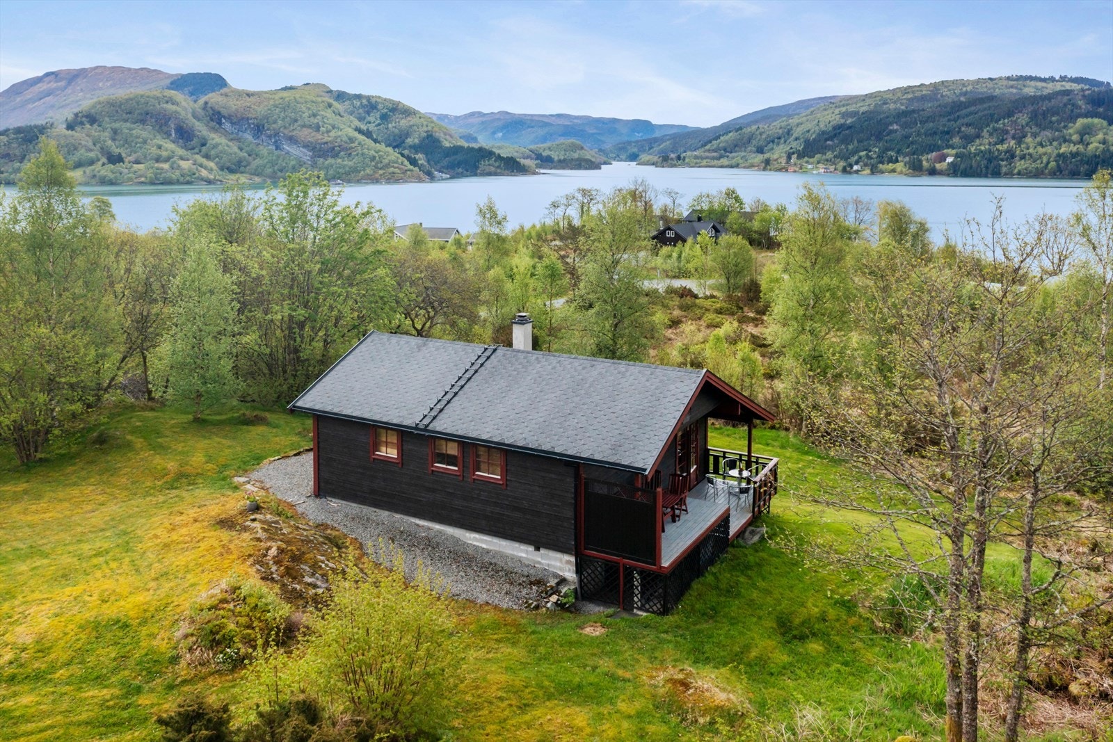 Velkommen til denne sjarmerande fritidsbustaden på Ripeneset! Foto: Vidar Helle Galleribilde
