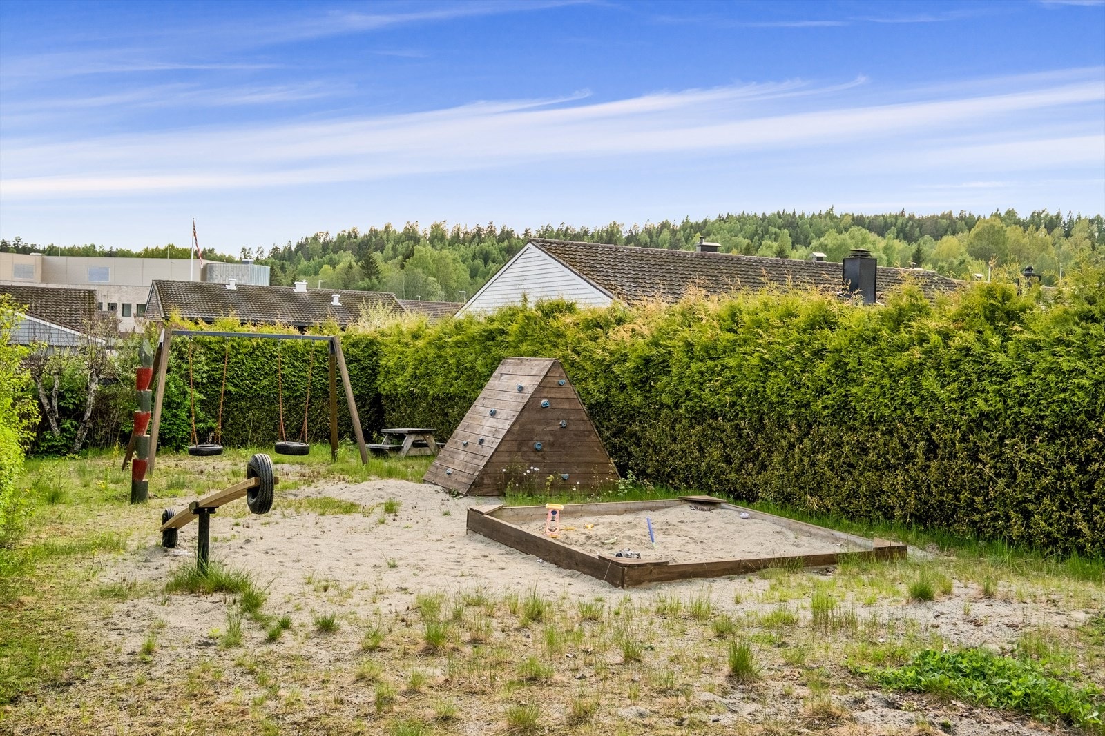Barnevennlige fellesområder med lekeplass og god plass til lek og aktivitet Galleribilde