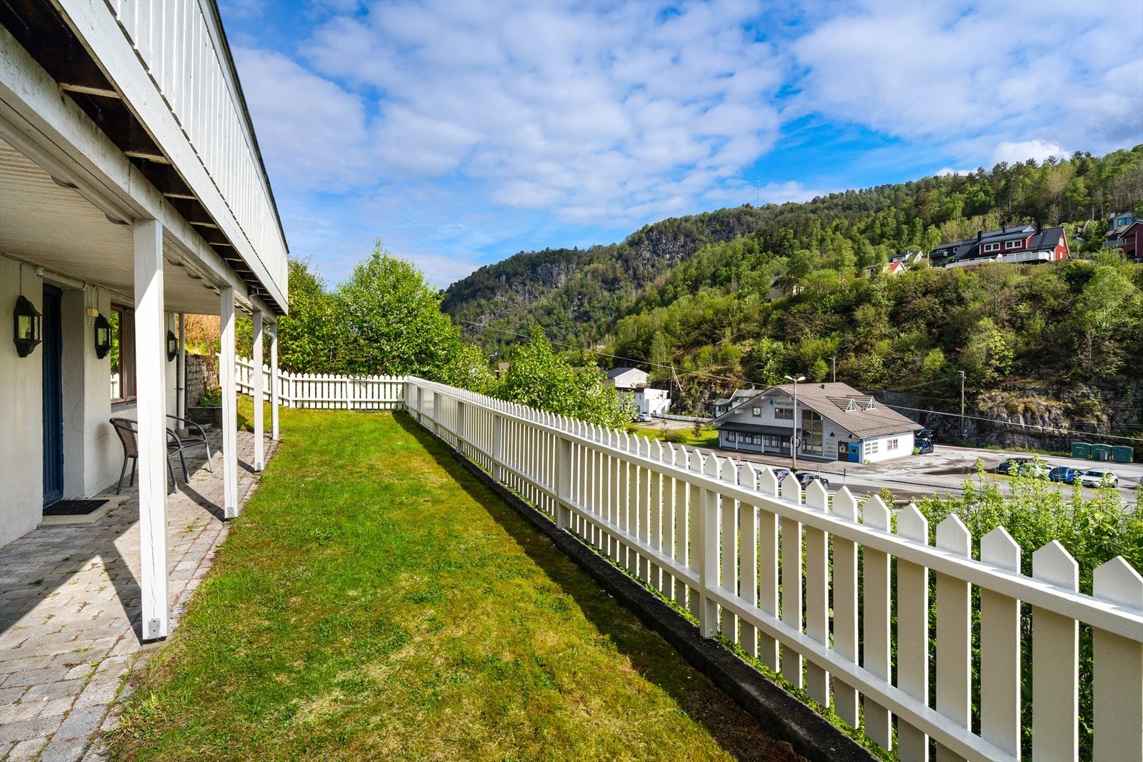 Herlig plen med god boltreplass for familien. Galleribilde