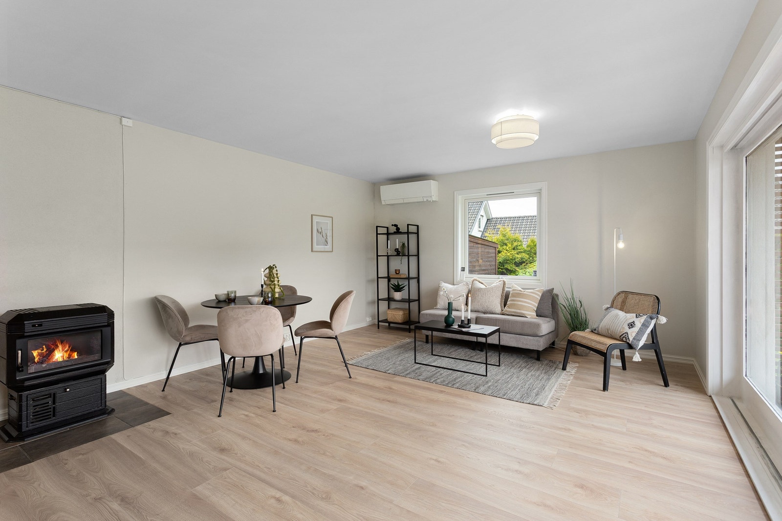 Plass til sofagruppe og spisebord Galleribilde