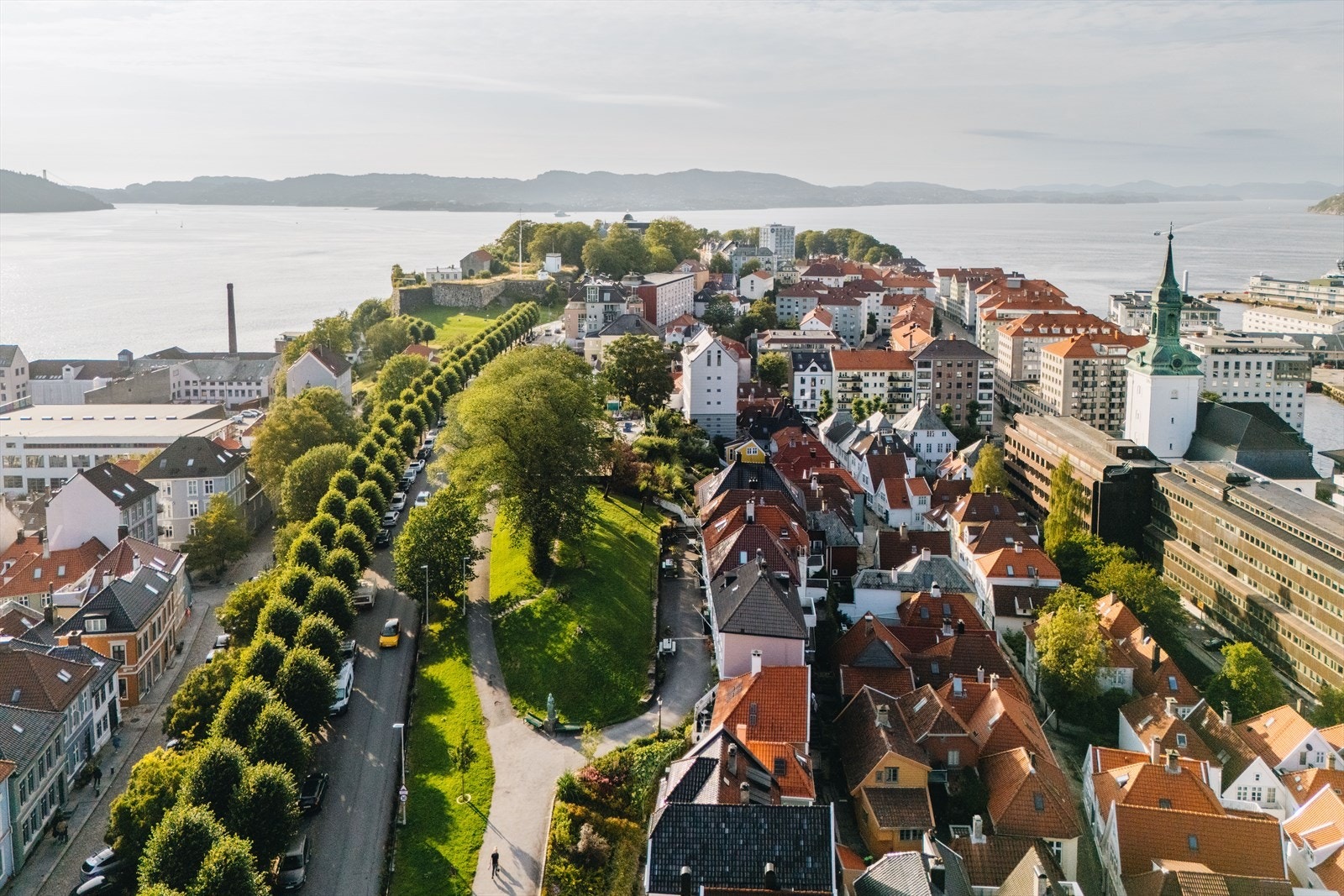 Området har en flott blanding av flotte parkområder, historiske trehus i brosteinsbelagte gater og nærhet til sjø. Galleribilde