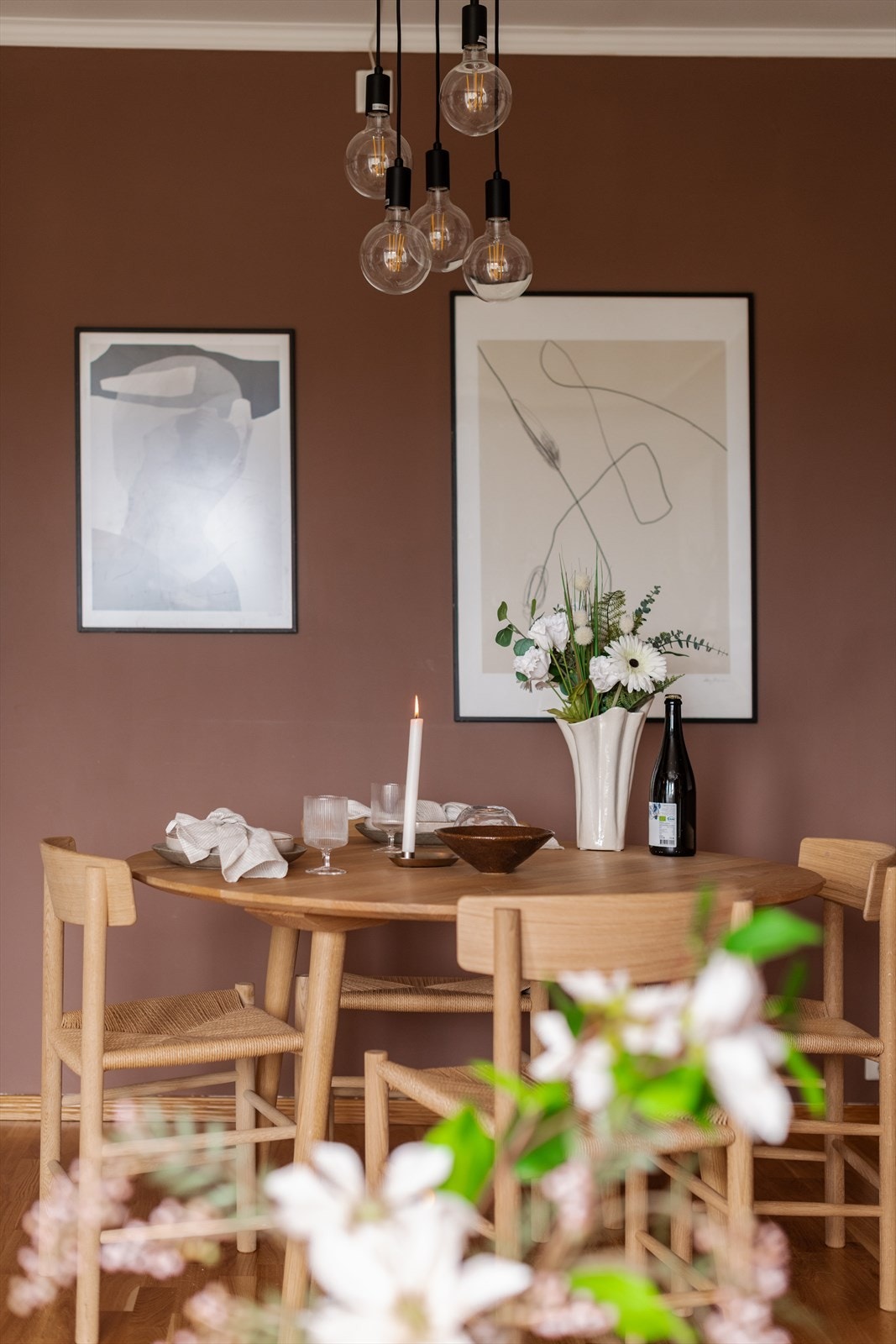 Her får du en stue som gir rom for å oppholde deg flere steder, og inviterer til både avslapning og middagsbesøk. Galleribilde
