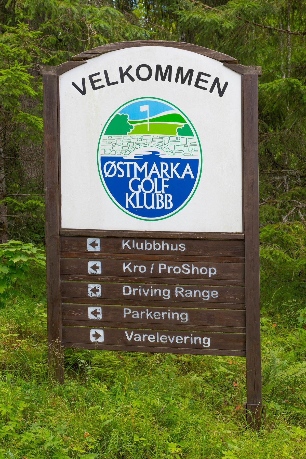 I enden av vannet Våg ligger 18-hulls golfbane som driftes av Østmarka Golfklubb. Galleribilde