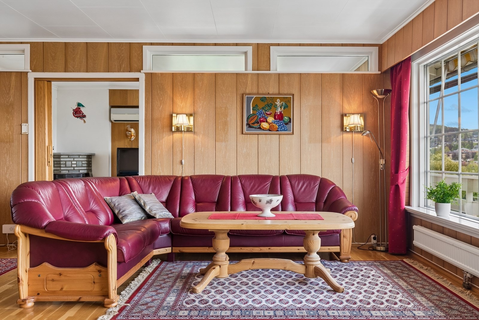 En av flere soner i stuen, med god plass til en sofagruppe. Galleribilde