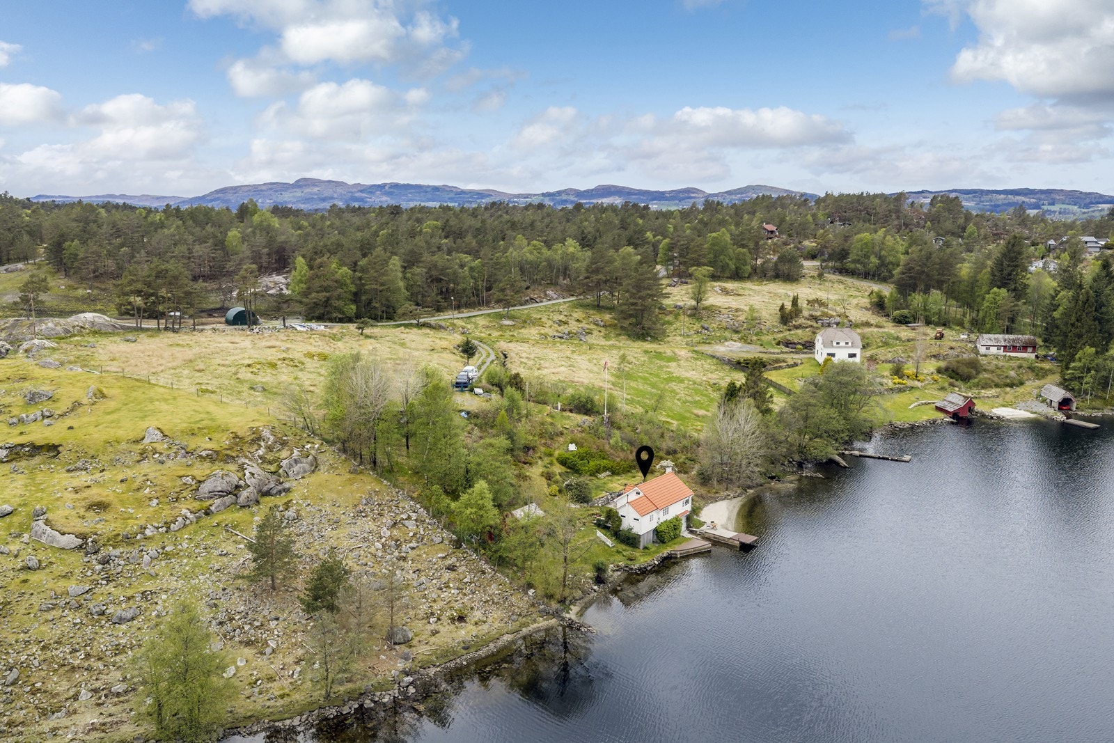 Det er mange flotte turmuligheter i området, og norddelen av Otertong er offentlig friluftsområde. Galleribilde