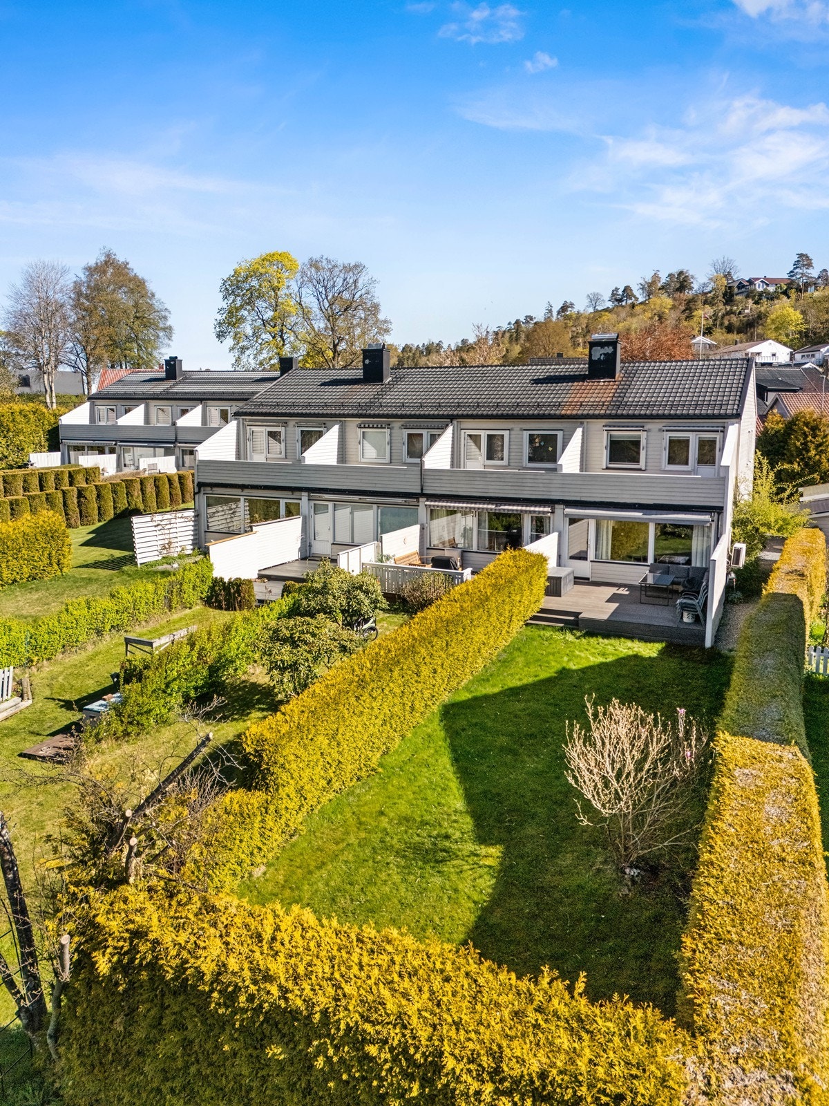 Leiligheten har en meget god beliggenhet på Jeløya i Moss kommune. Kort gangavstand til skoler og barnehage. Galleribilde