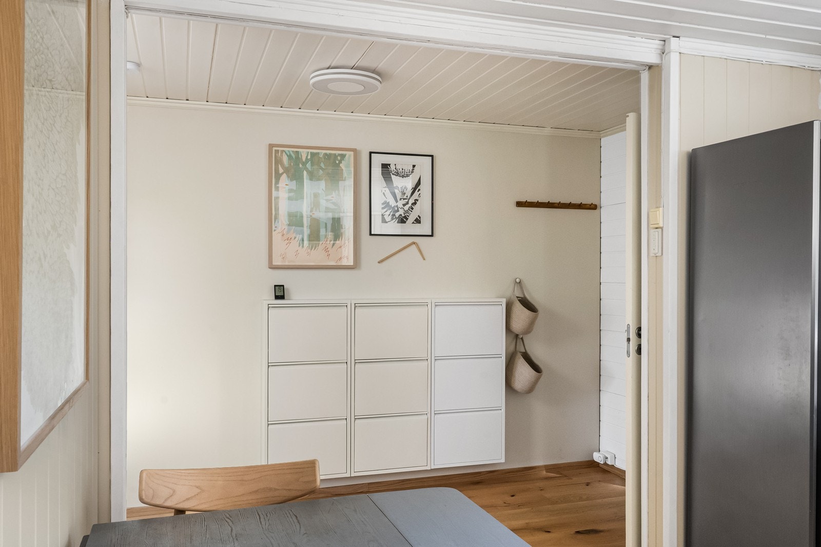 Innredet rom i første etasje med flislagt gulv, som i dag benyttes som arbeidsrom. Galleribilde