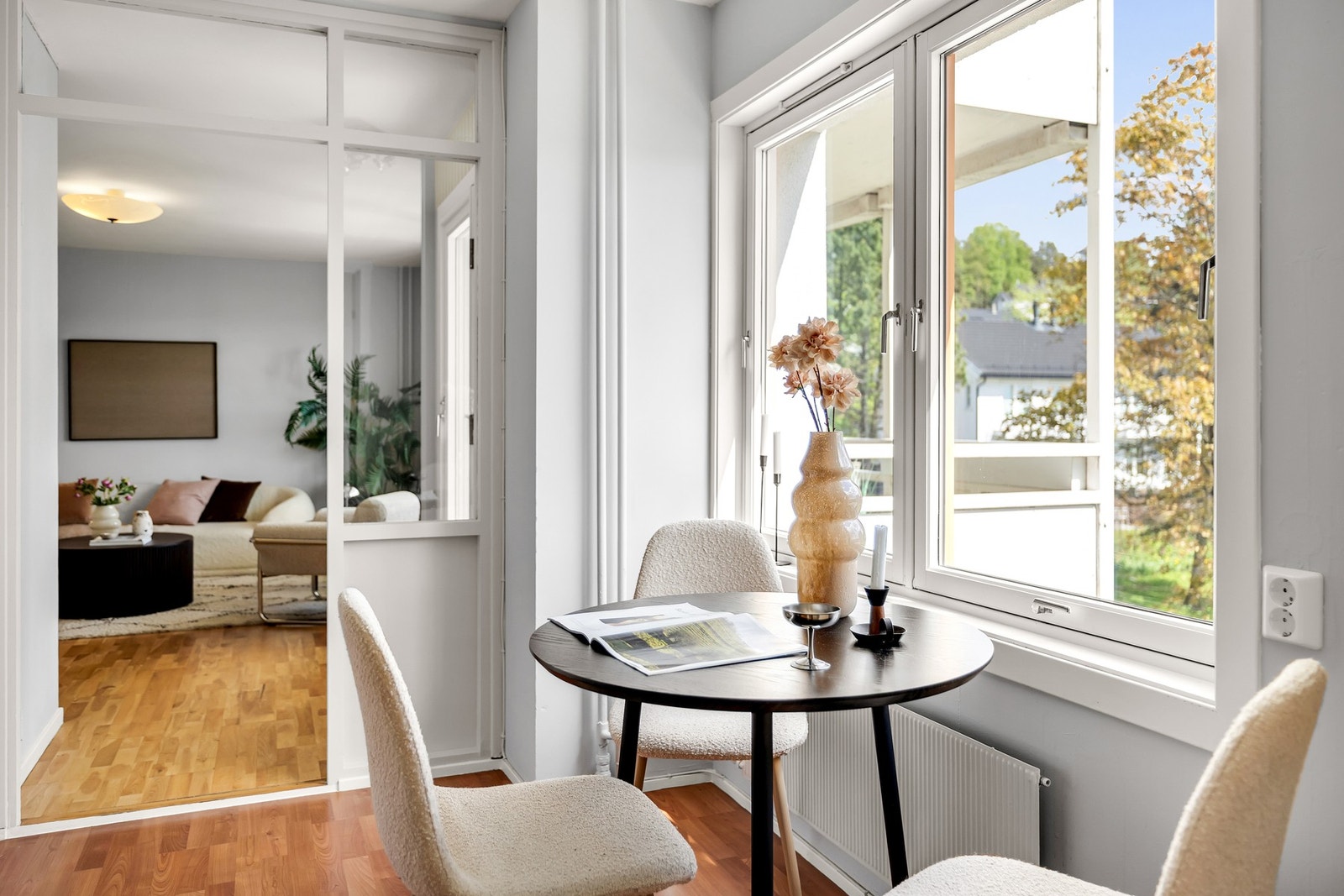 Leiligheten har gode solforhold fra morgen til midt på dagen - perfekt for deg som ønsker å våkne til sol og lyse omgivelser. Galleribilde