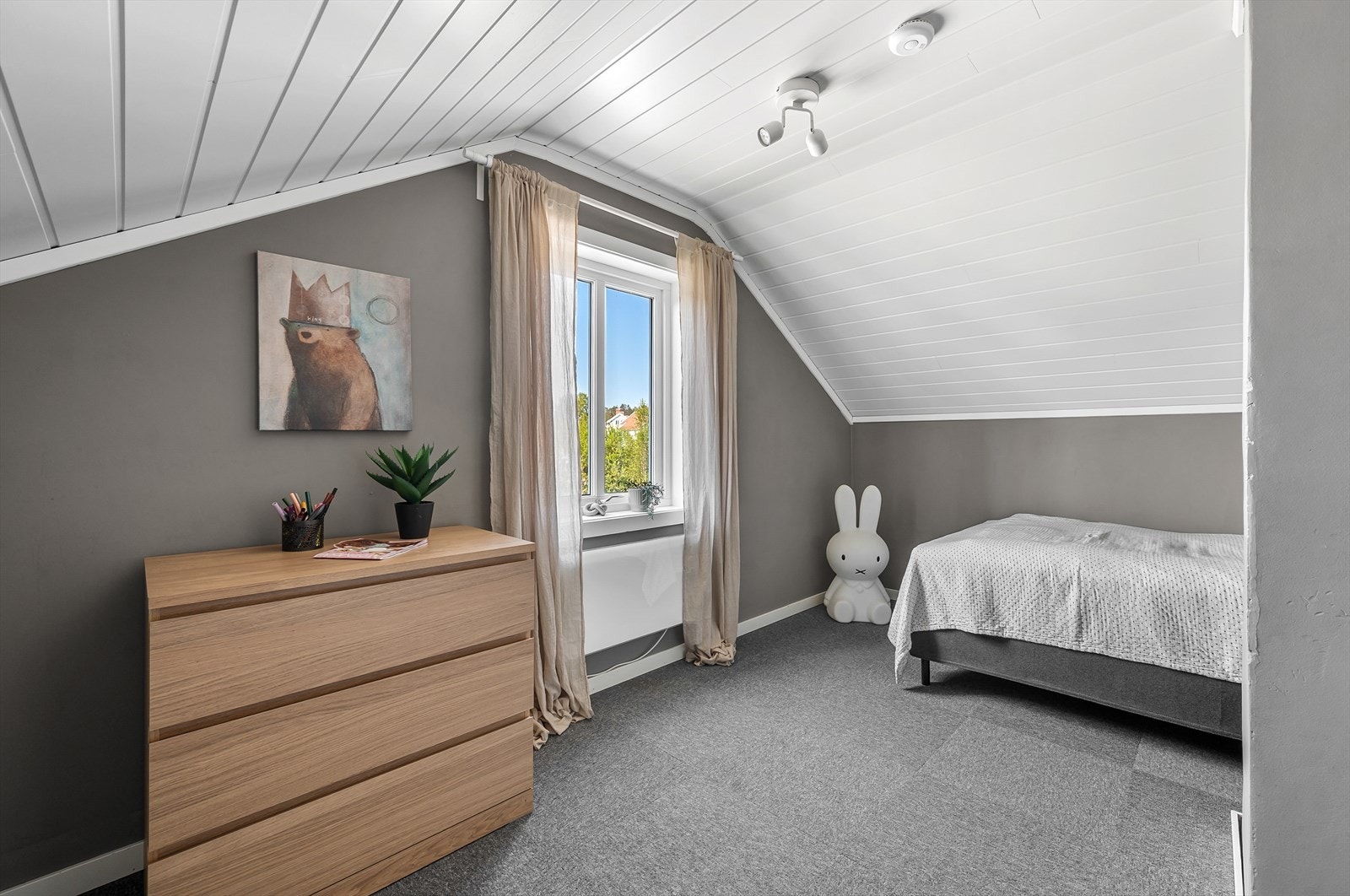 Soverom nr. 2 i loftsetasjen. Galleribilde