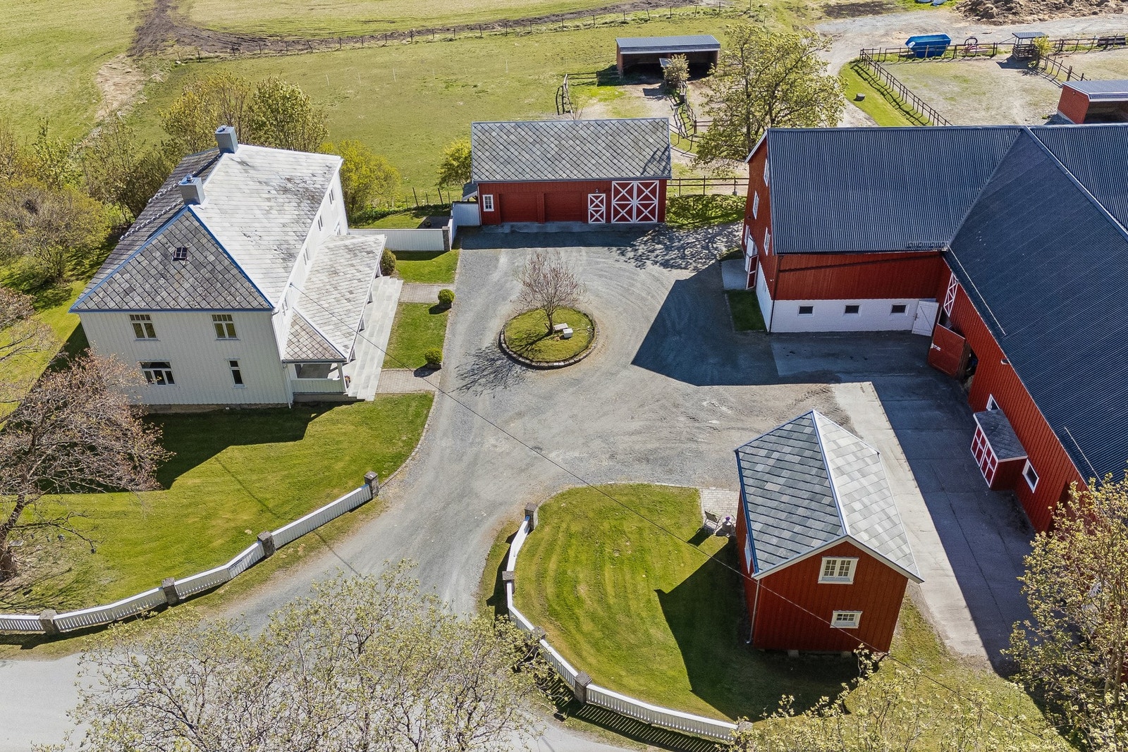 Gårdstun Galleribilde