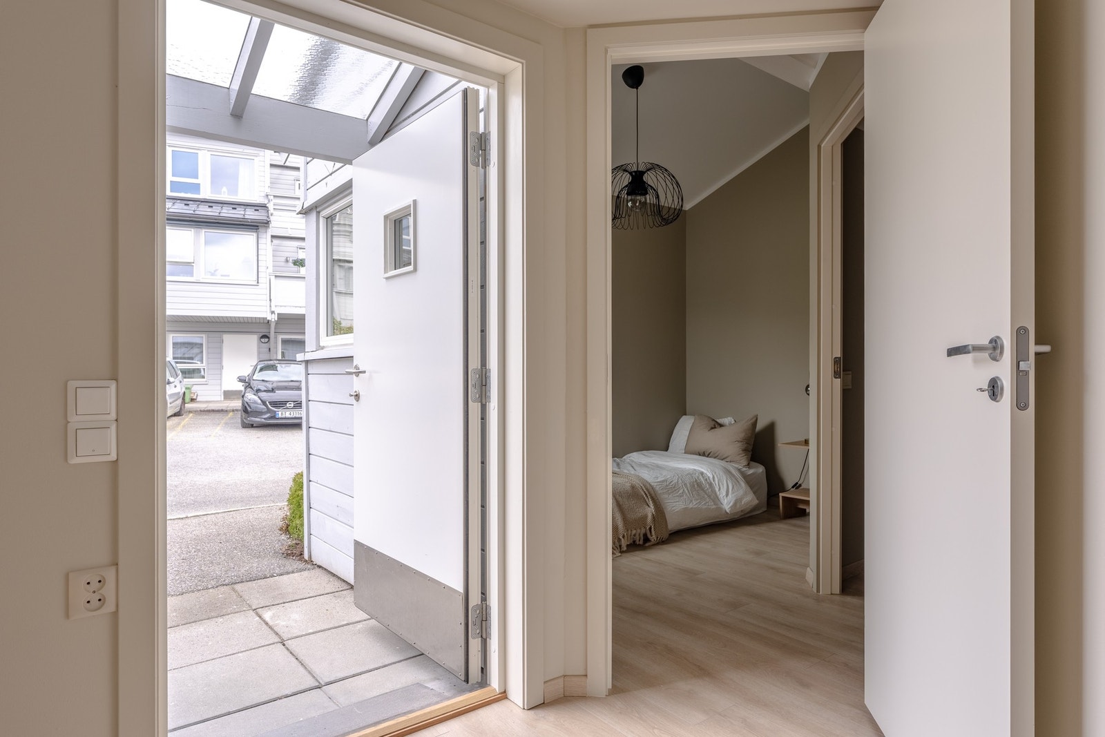 Leiligheten har egen inngang. Galleribilde