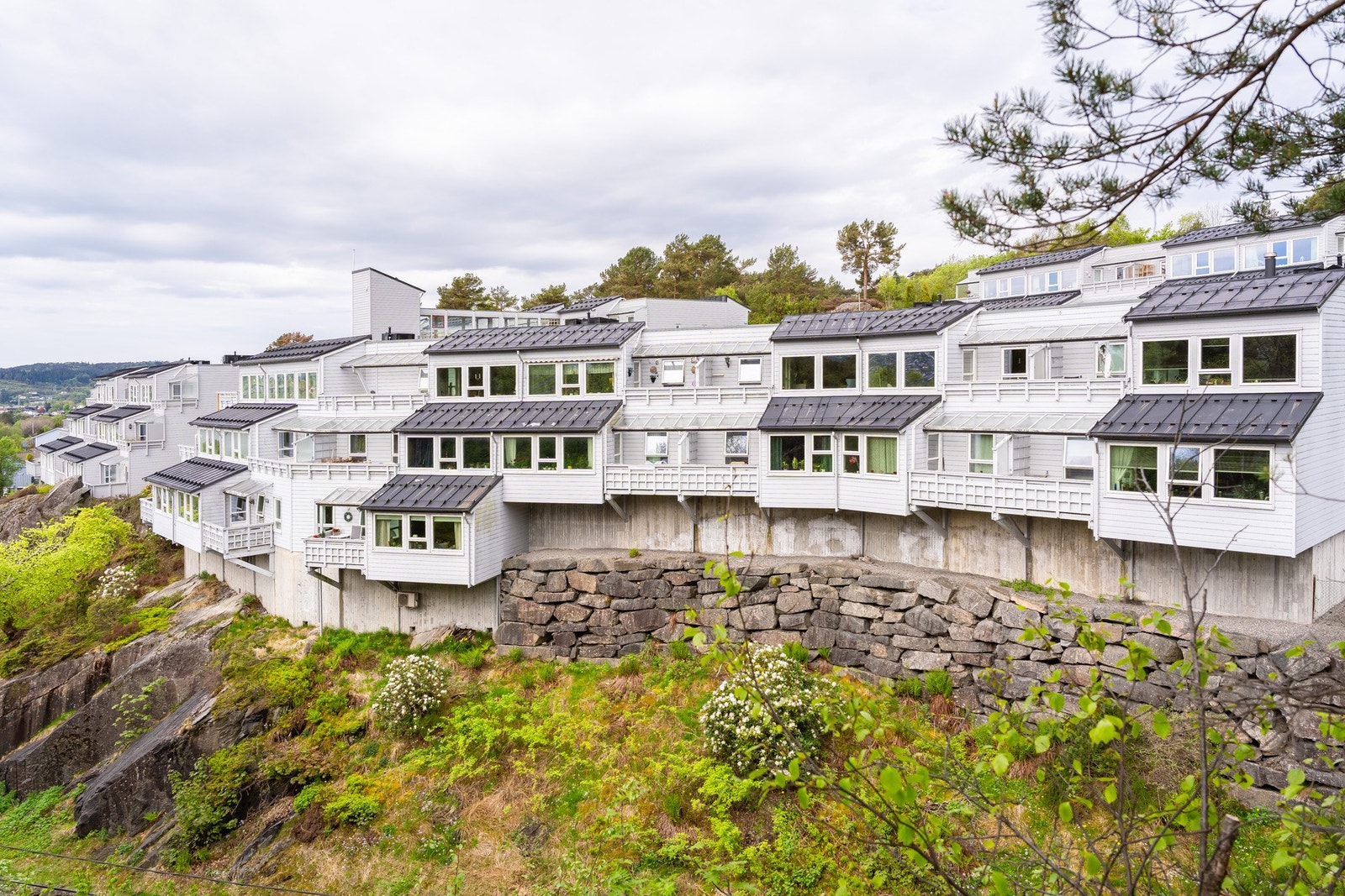 Leiligheten har en fin og rolig beliggenhet på Bønes. Galleribilde