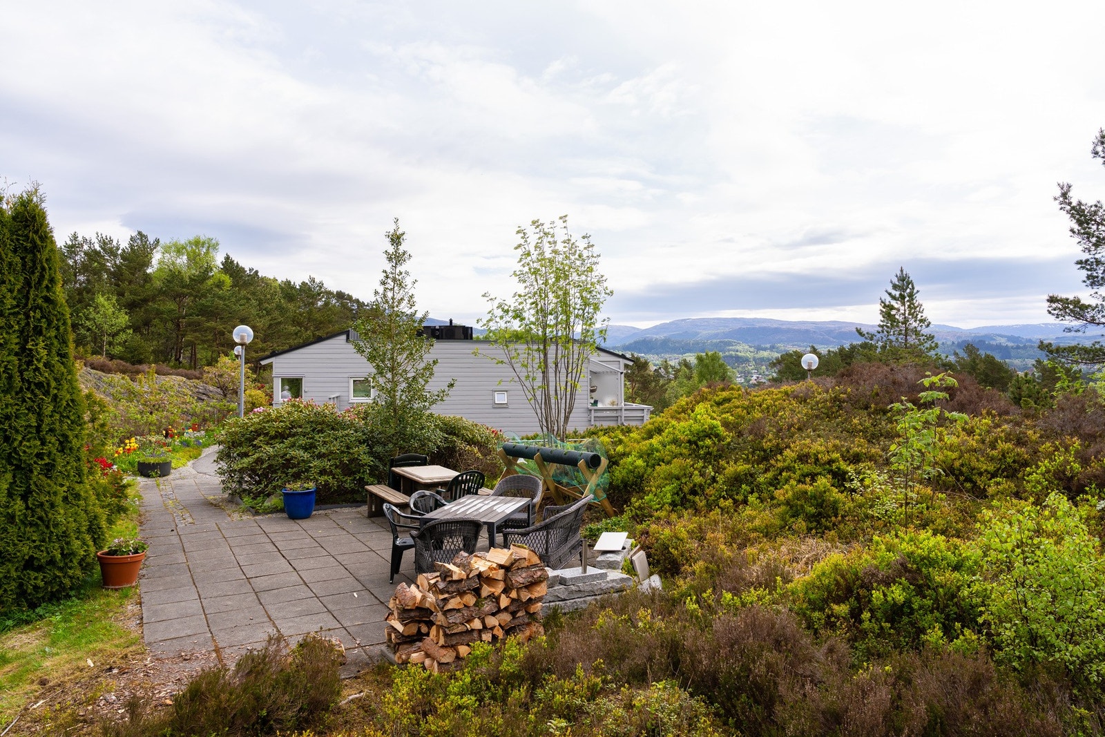 Trivelige felles uteområder til glede for beboerne. Galleribilde