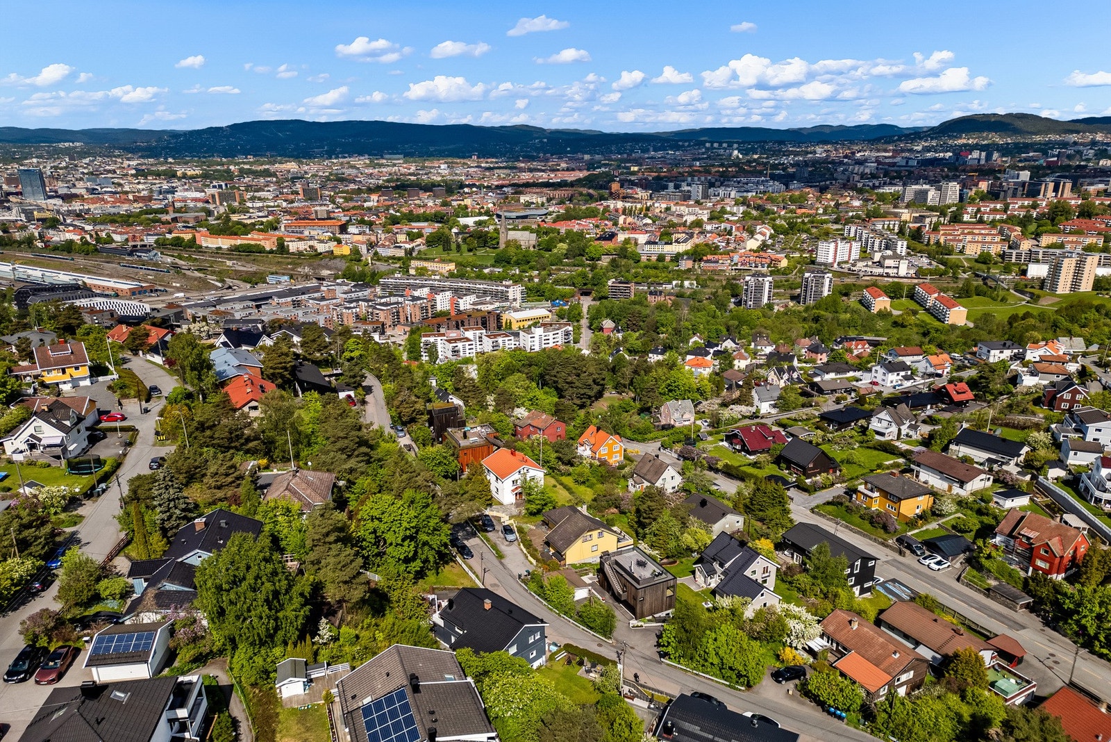 Her bor man meget sentral med kort avstand til hovedstadens bykjerne, men samtidig rolig og trafikkstille til. Galleribilde