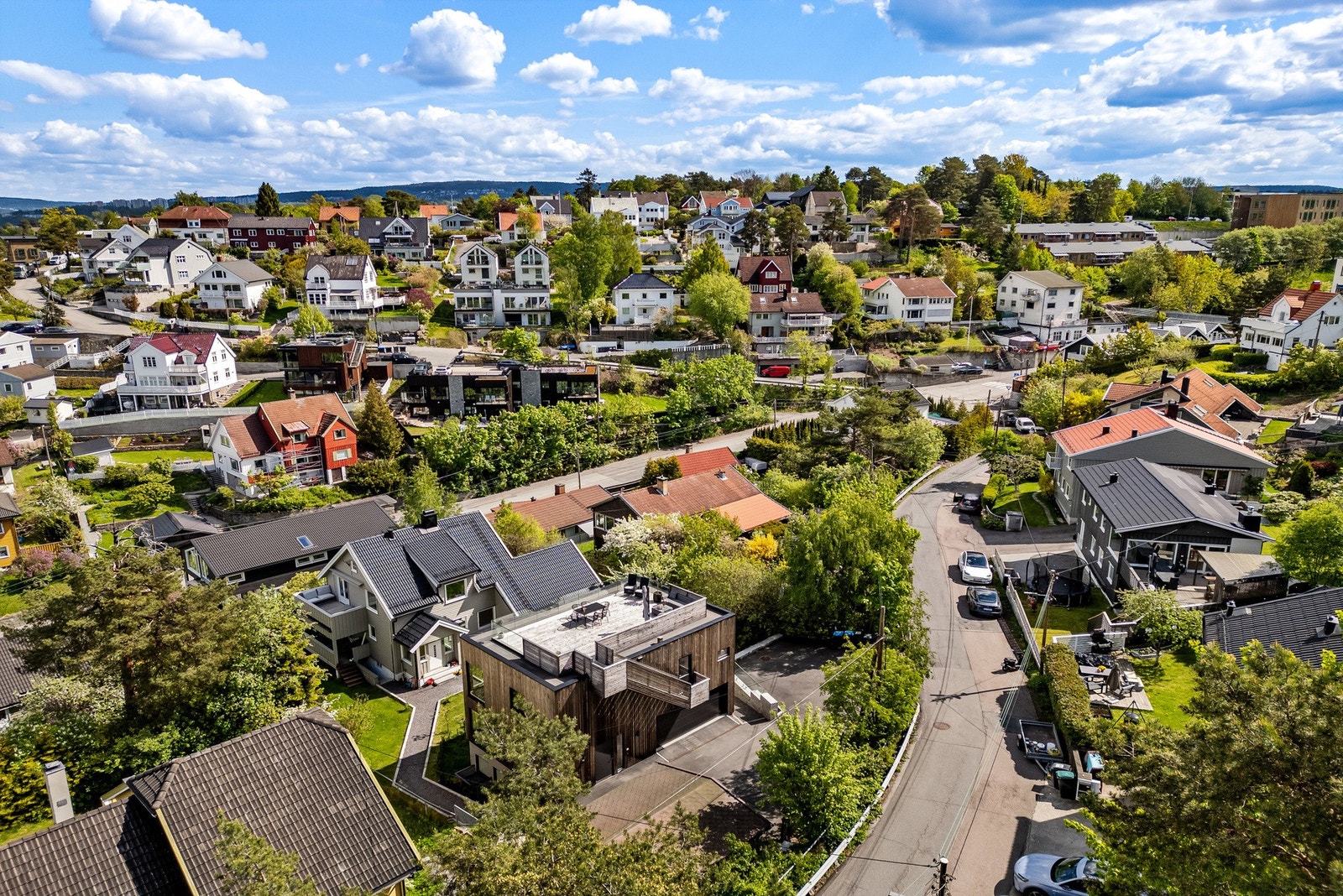 I tillegg er det gangavstand til flotte parker som Kongleparken og Svartdalsparken, samt Ekebergsletta med store arrangementer, turneringer og konserter. Galleribilde