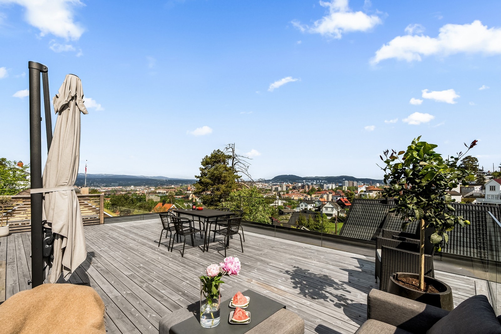 Den flotte utsikten kommer virkelig til sin rett på en takterrasse på ca. 46 kvm. Galleribilde