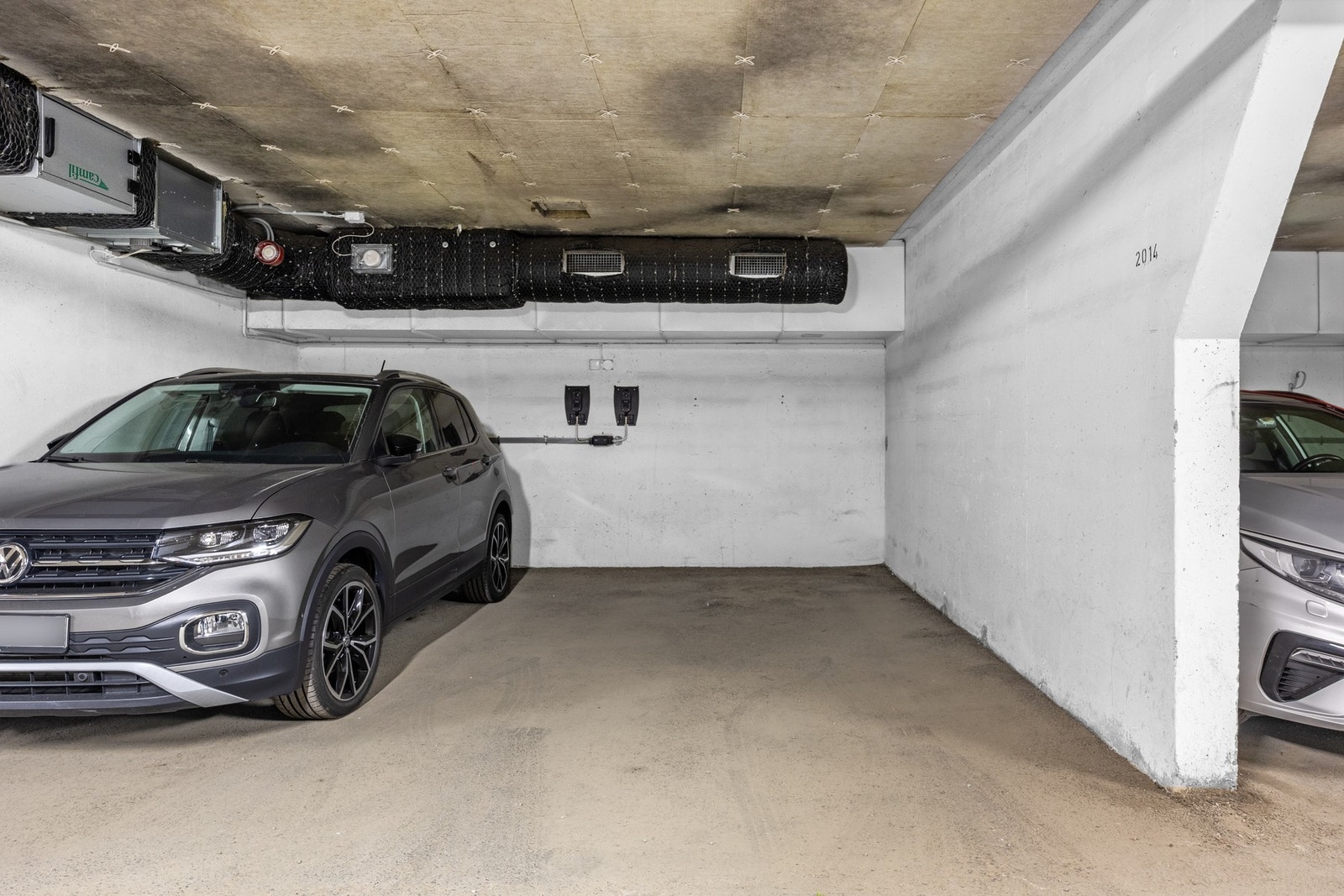 Det medfølger garasjeplass i felles garasjeanlegg i 7 etasje med infrastruktur for lader. Det er også en stor, egen gjesteparkering ved utearealet i borettslaget. Galleribilde