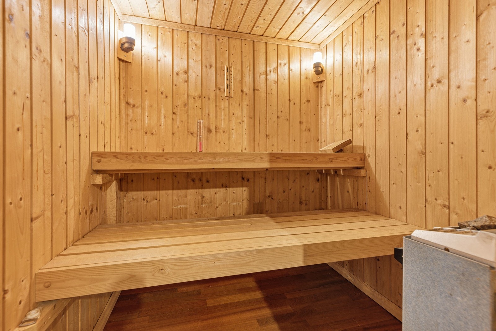 Badstue med sittebenker Galleribilde