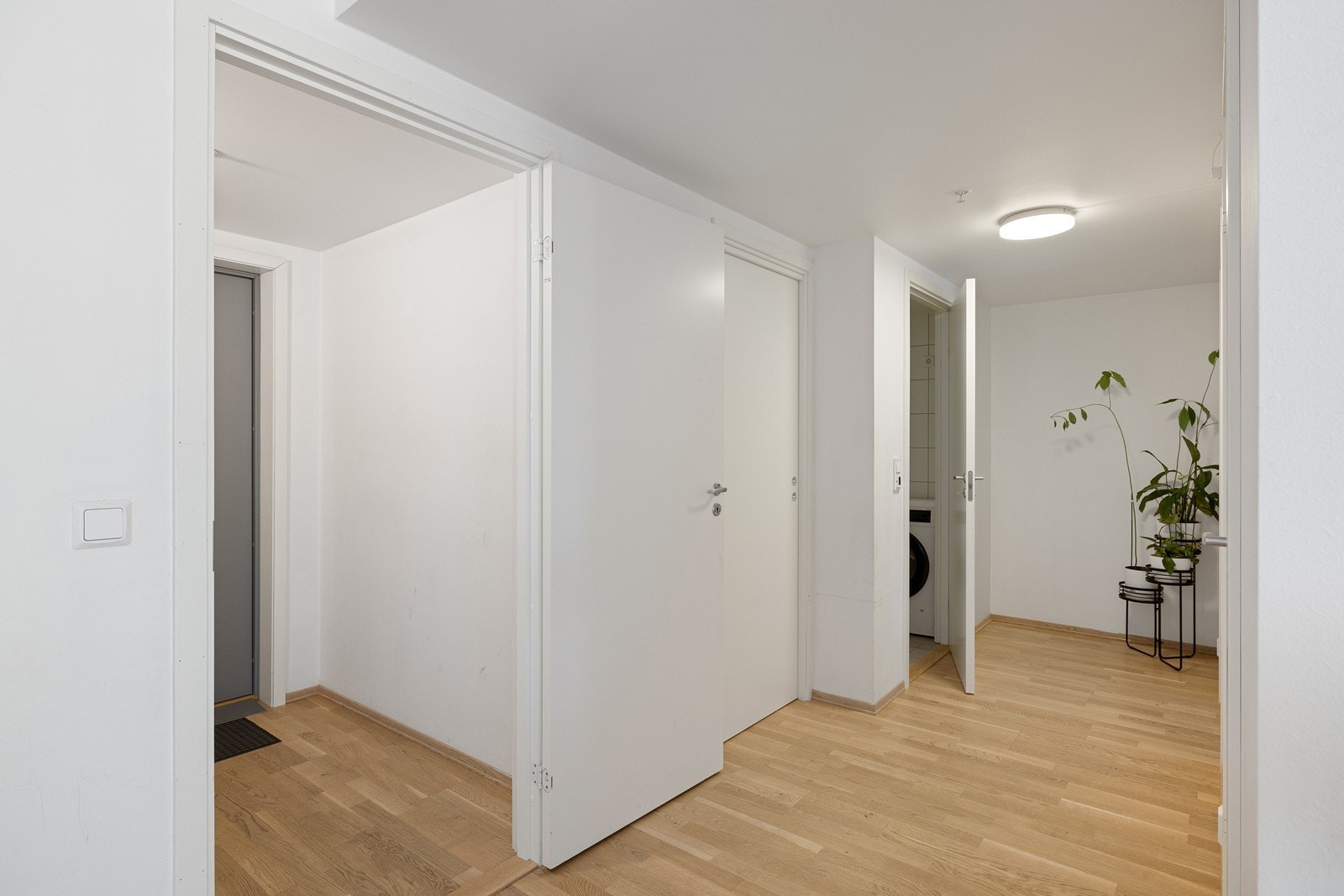 Leiligheten har i tillegg en romslig innebod med gode lagringsmuligheter. Galleribilde
