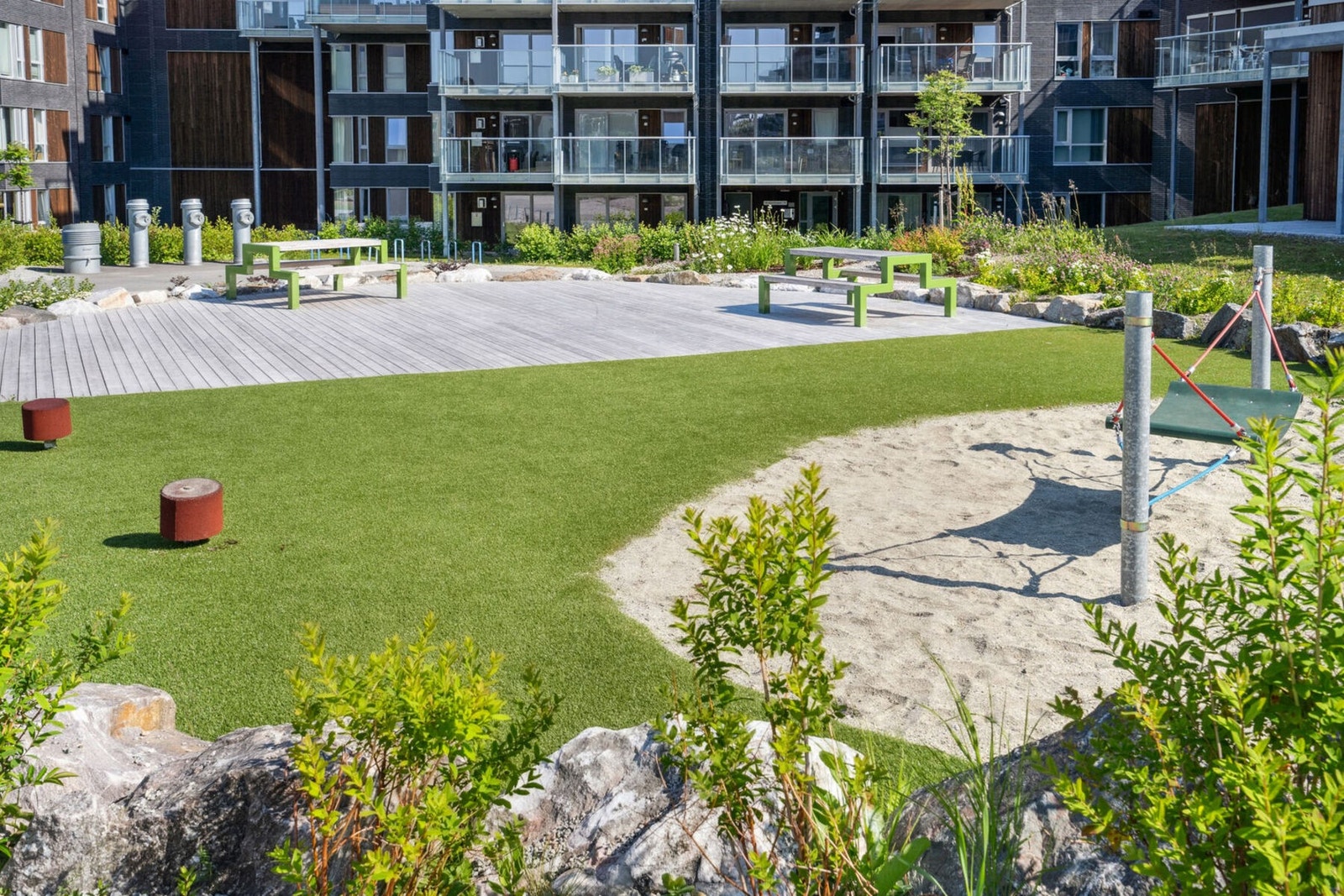 Eiendommen har velholdte og barnevennlige uteområder. Galleribilde