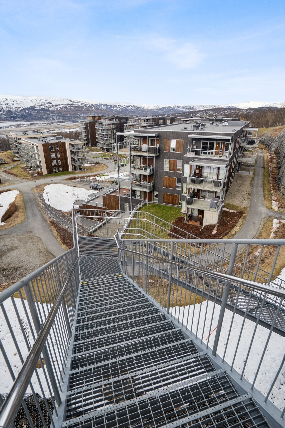 Med enkel tilgang til sentrum, UiT og UNN er dette et praktisk utgangspunkt for en effektiv hverdag. Galleribilde