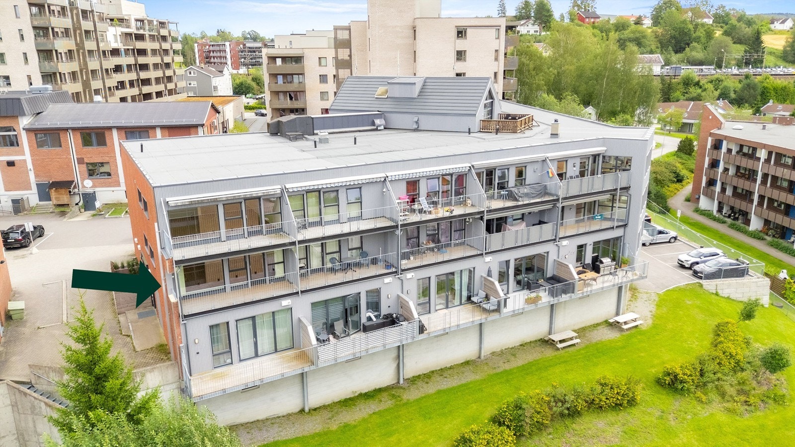 Dette er en stor leilighet i enden av bygget, med balkong Galleribilde