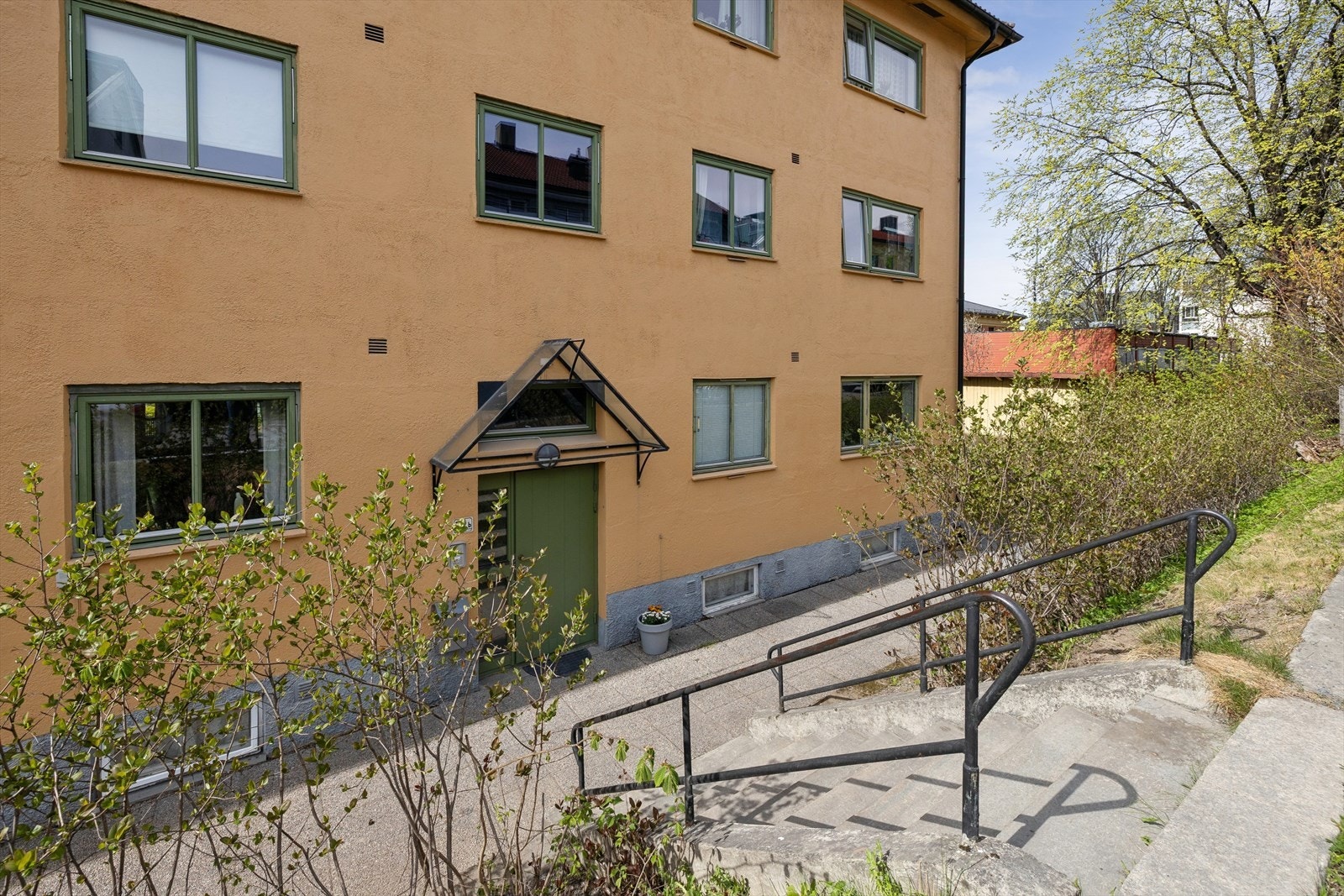 Her bor du med umiddelbar nærhet til byens pulserende liv, med Storgata og Søndre Park kun en kort spasertur unna. Galleribilde