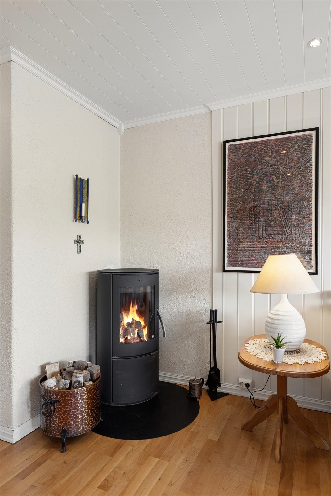 Peisovnen i stuen gir ekstra varme og hygge på kalde dager. Galleribilde