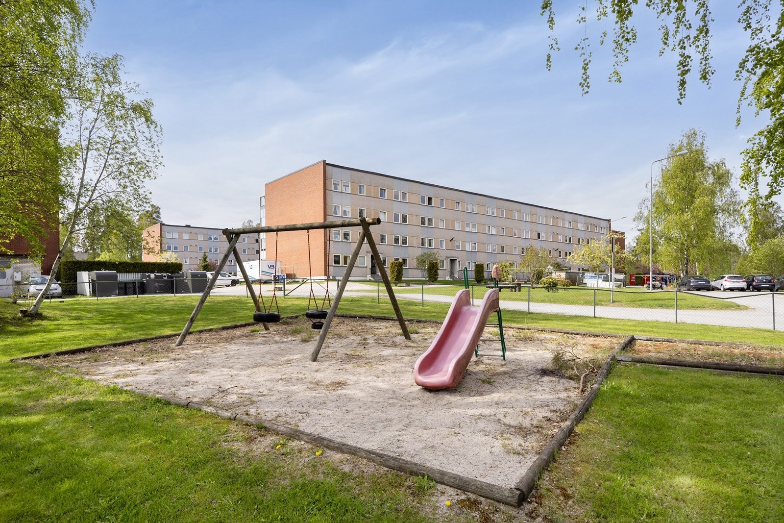Kort vei til bussholdeplassen Nedre Maihaugen, kun tre minutters gange unna. Galleribilde