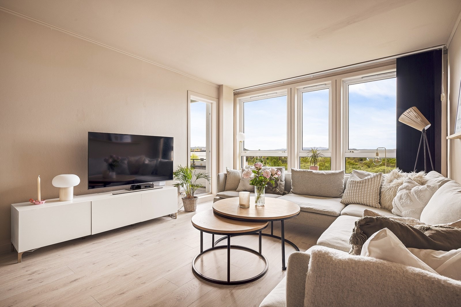 Vinduene har isolerglass i PVC-karmer, som bidrar til god isolasjon. Galleribilde