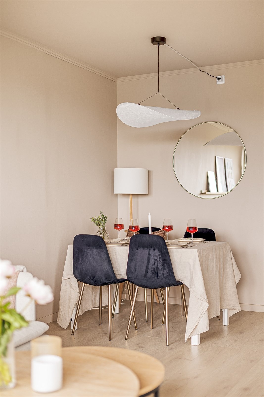 En egen sone for spiseplass i tilknytning til stuen. Galleribilde