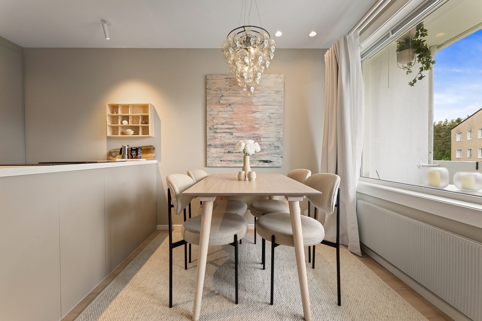 God plass til å dekke opp med langbord. Galleribilde