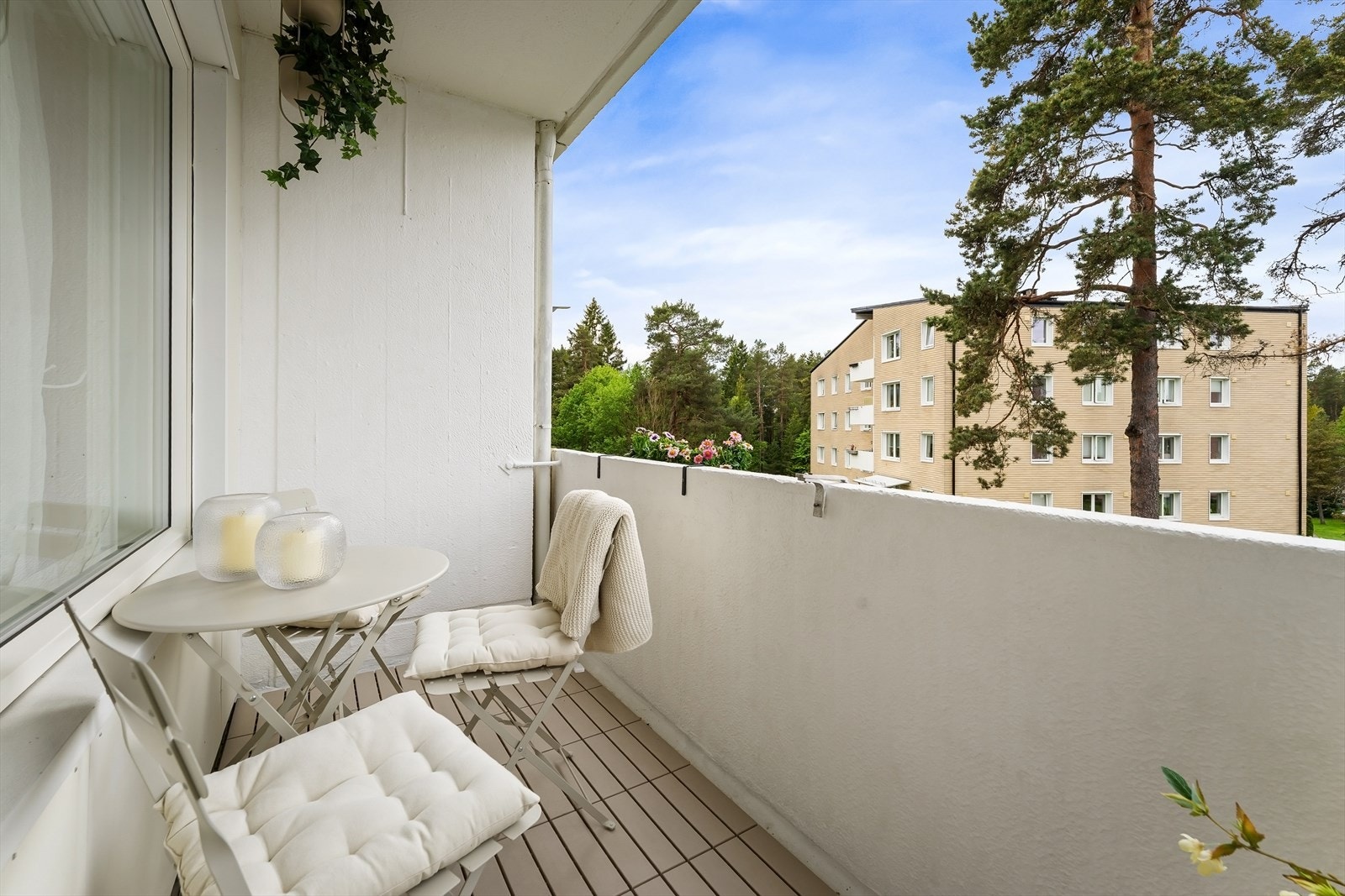 Sol ca. 11-20 i sommerhalvåret. Galleribilde