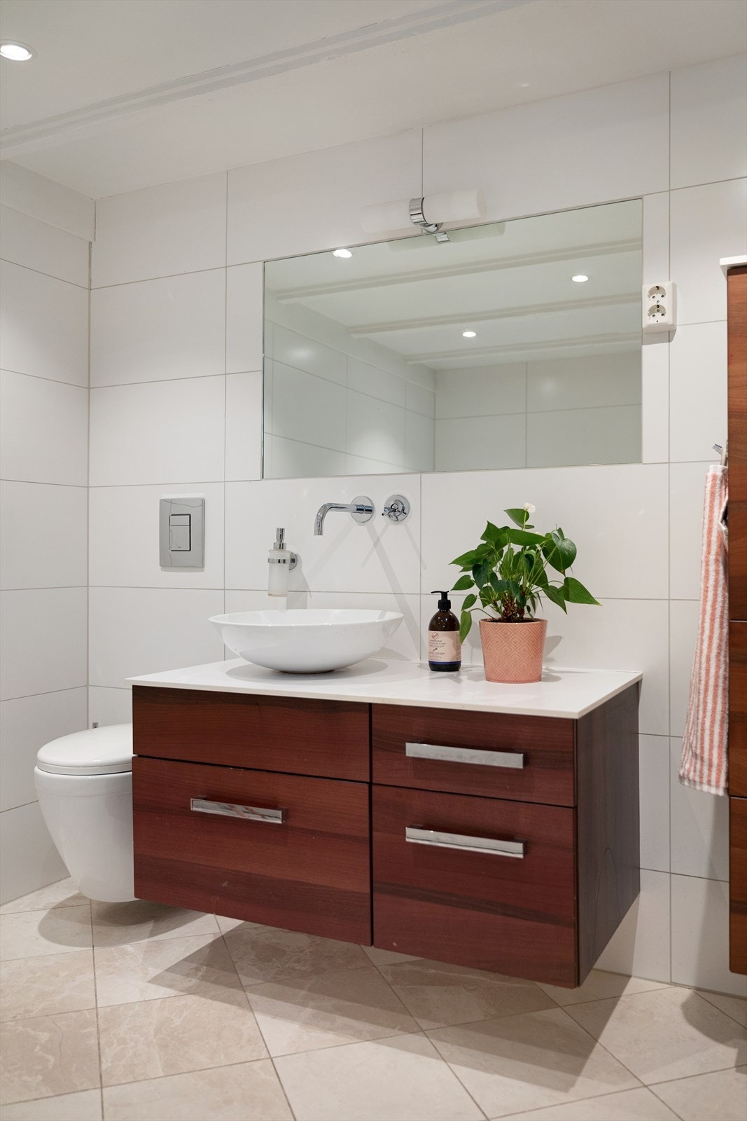 Badet ble renovert i 2009 og har en tidløs innredning Galleribilde
