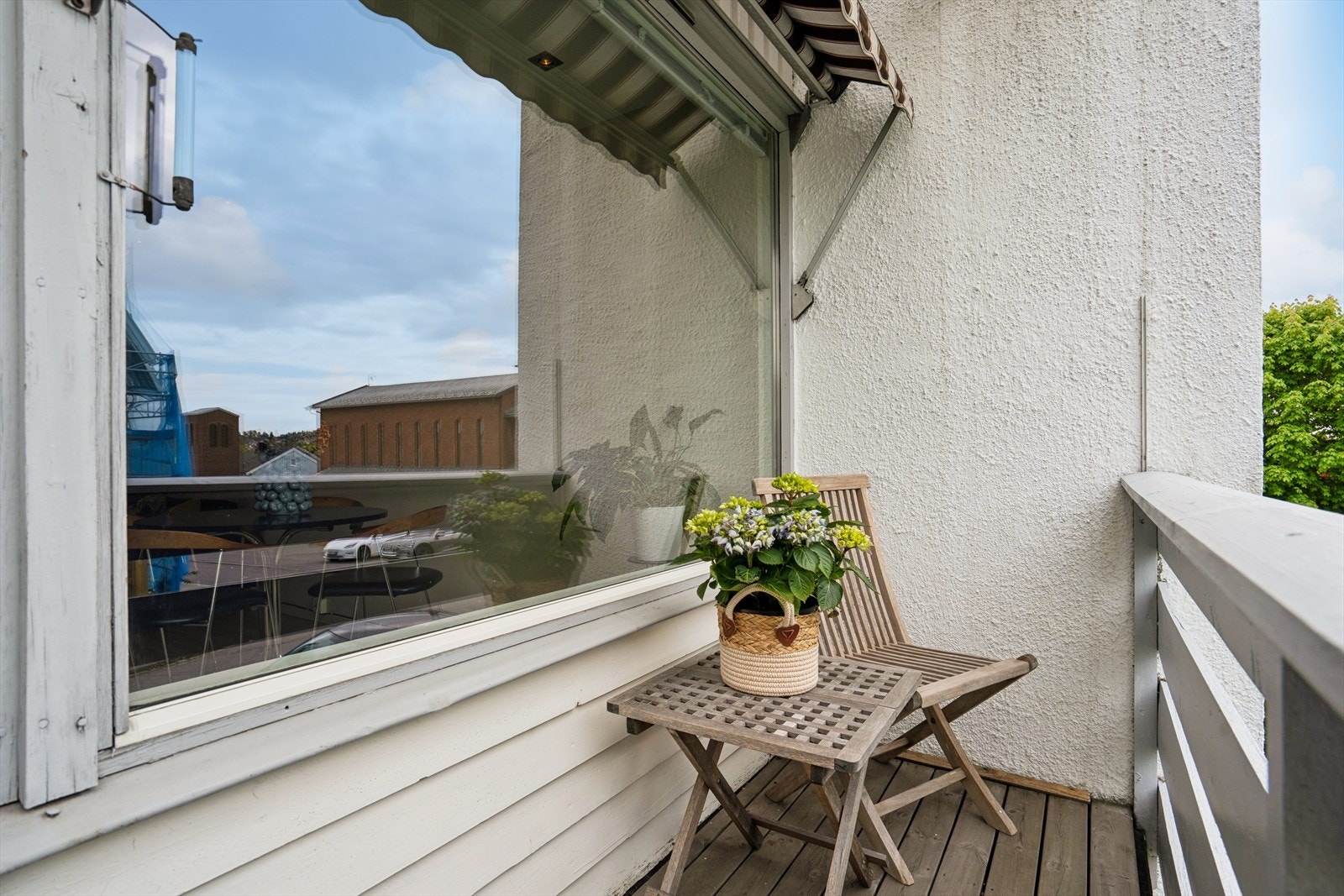 Her er det plass til et hyggelig cafésett. Galleribilde