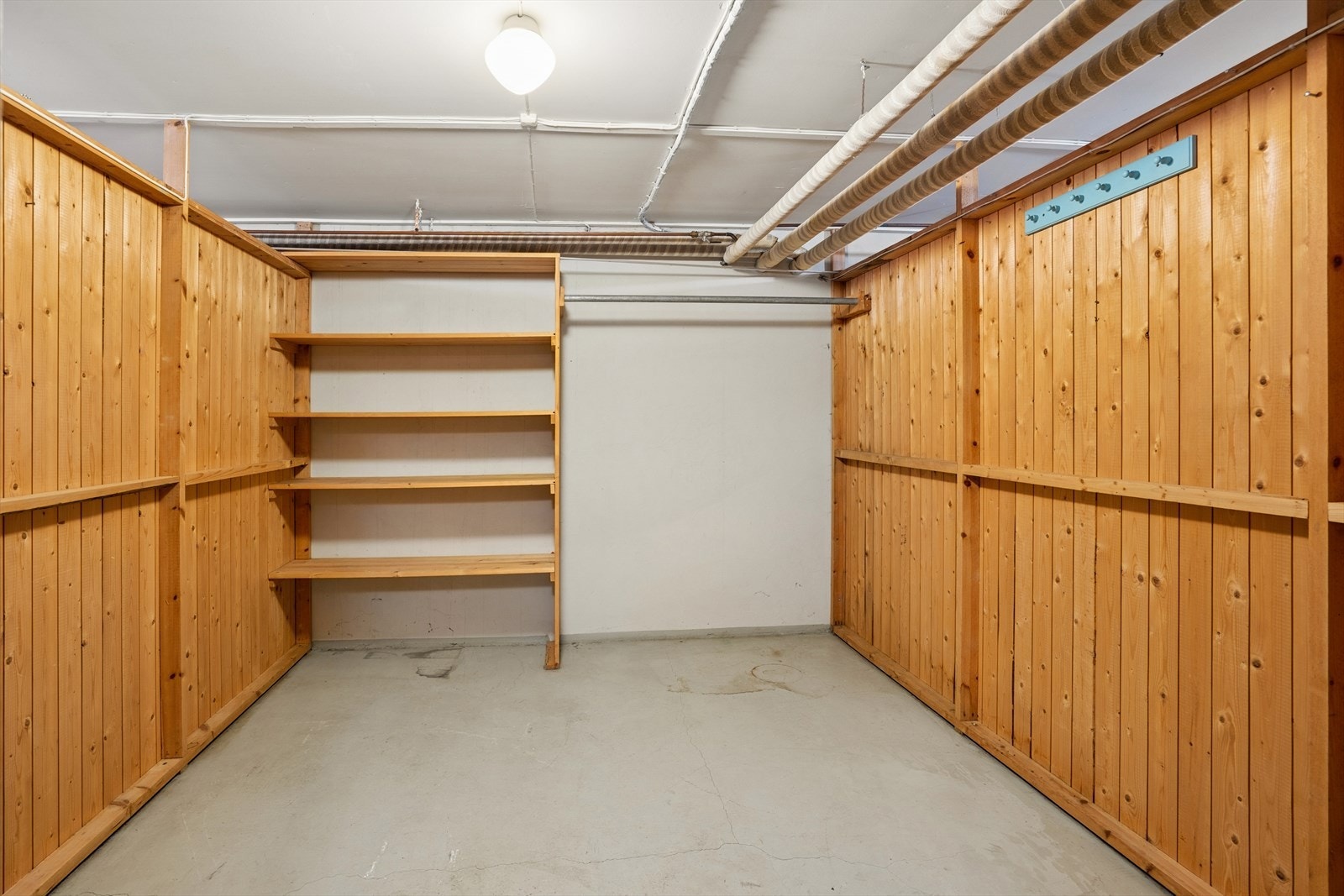 Leiligheten disponerer en romslig kjellerbod på ca. 9 m², samt sykkelbod utenfor. Galleribilde