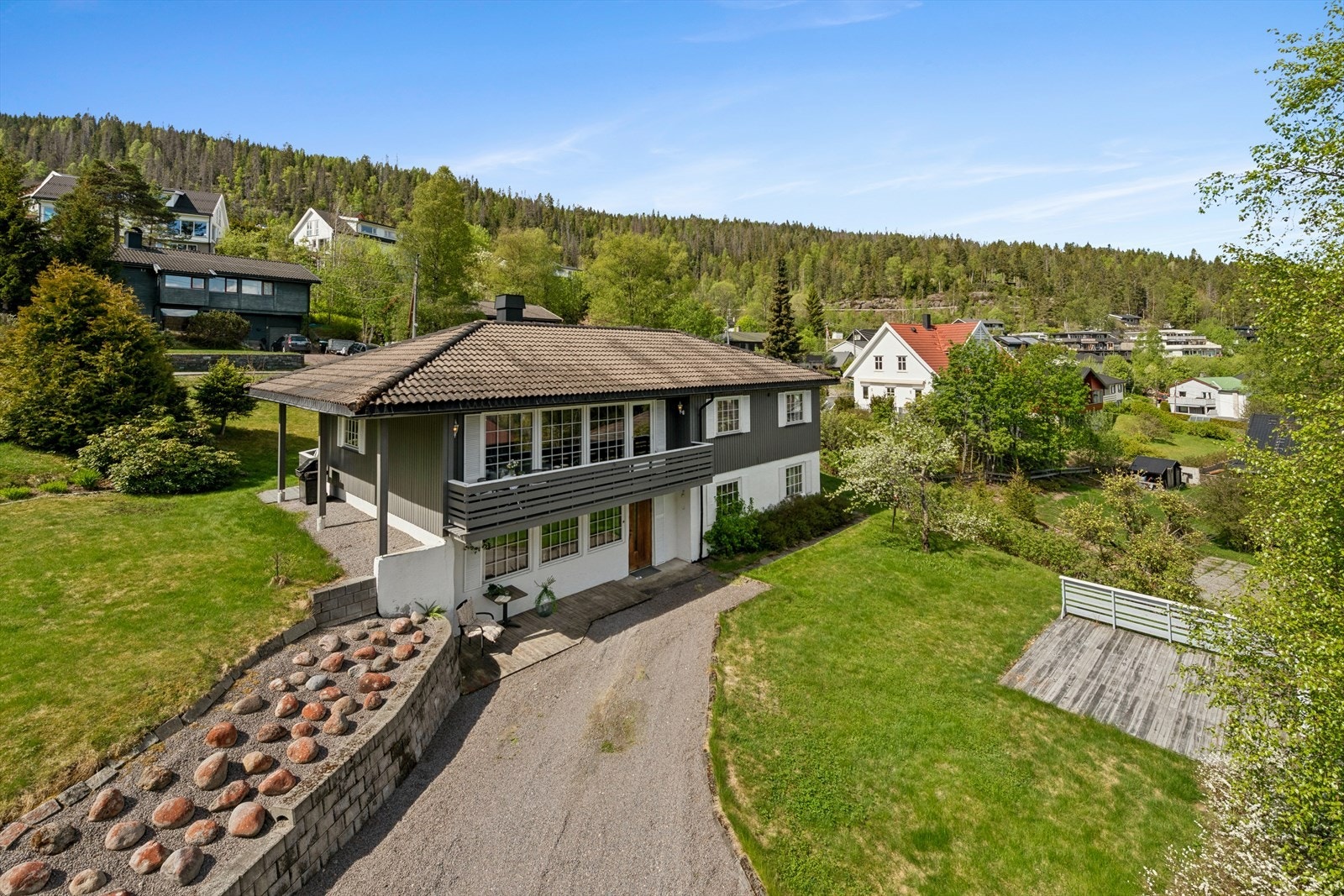 DNB Eiendom v/Ella Parken Grongstad har gleden av å presentere Hesteskoveien 5! Galleribilde