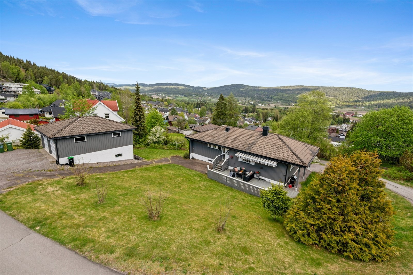 Usjenert tomt med gode solforhold og flott utsikt. Galleribilde