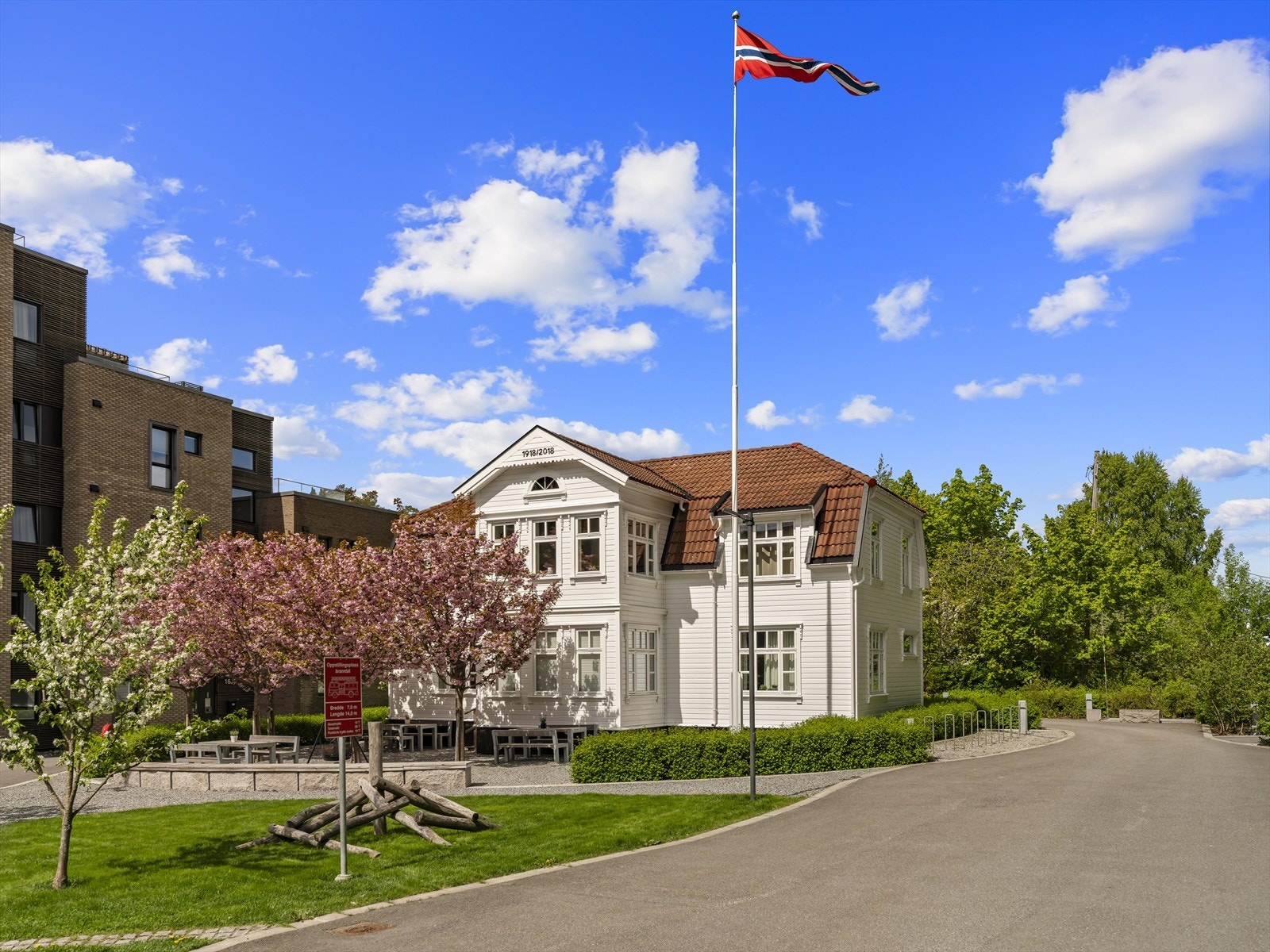Felles uteplasser/benker og bord - Villa Briskeskjær med festlokale og gjesteleilighet Galleribilde